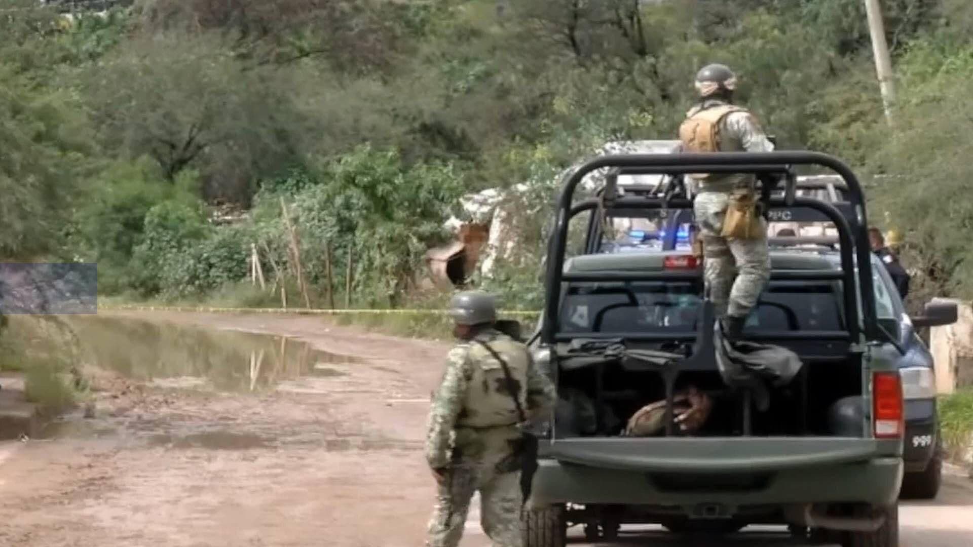 A la Mitad del Camino, Abandonan el Cuerpo de un Hombre Sin Vida Rumbo a Ojo de Agua