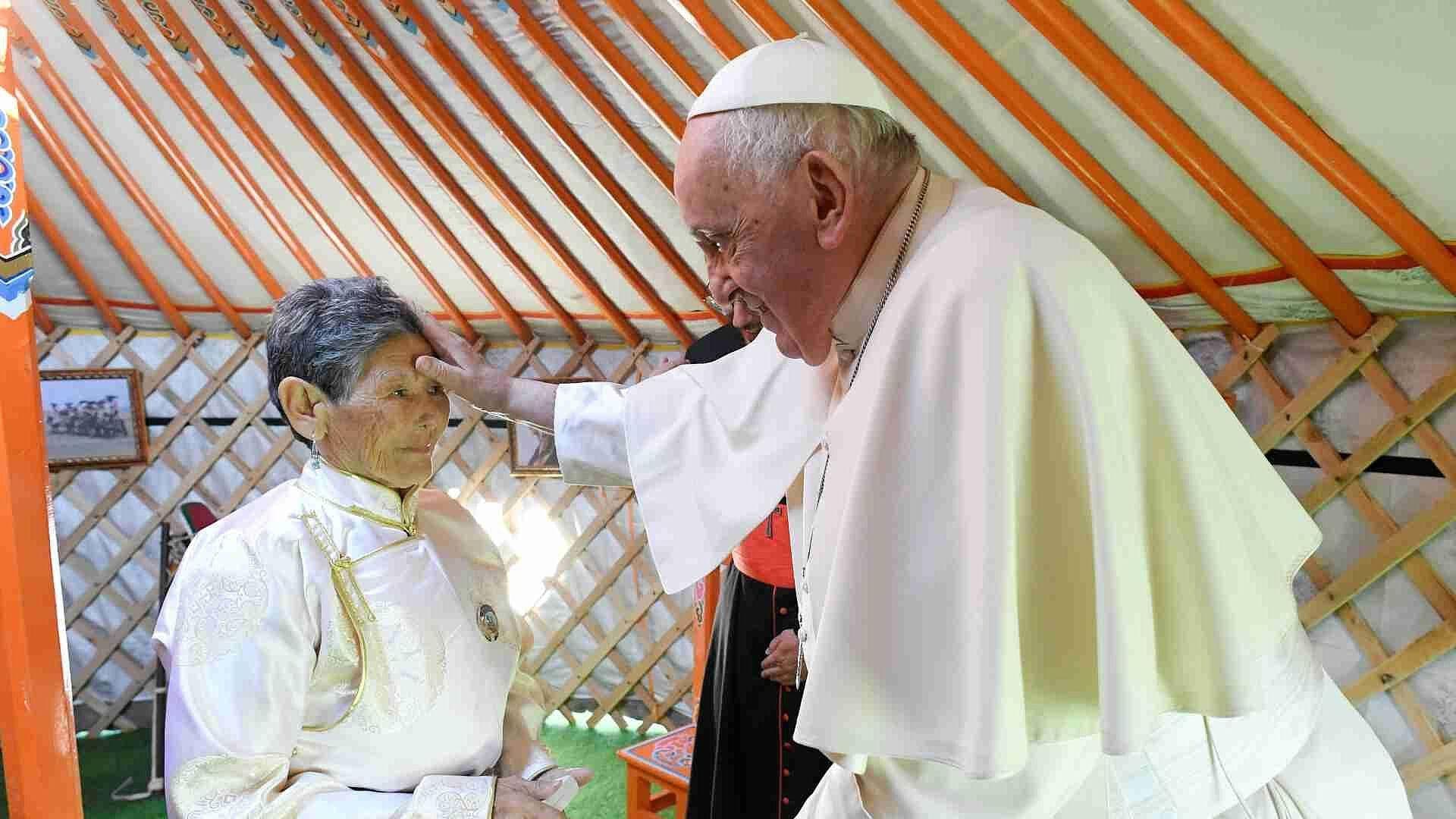 Papa Francisco Implora el Don de la Paz desde Mongolia
