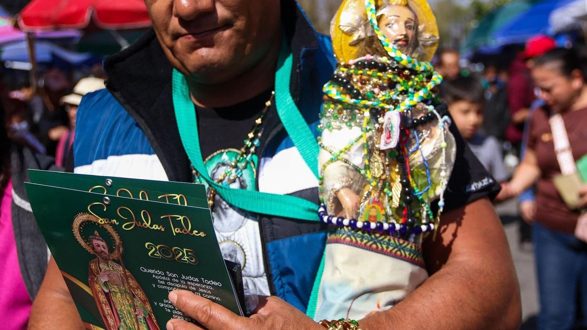 Files de San Judas Tadeo Celebran en Iglesia de San Hipólito en CDMX