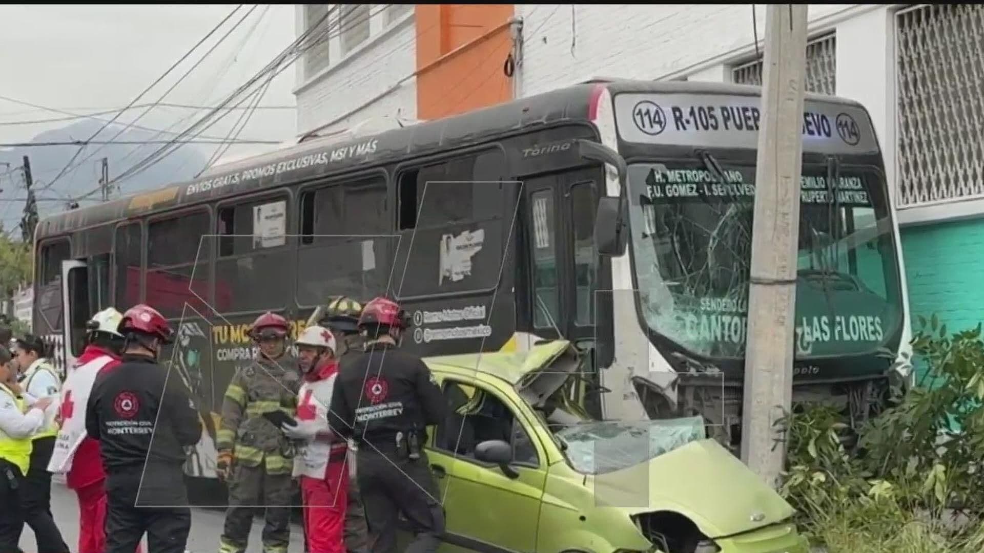 Muere Conductora en Choque con Ruta 105 en Calle Arteaga en Centro de Monterrey