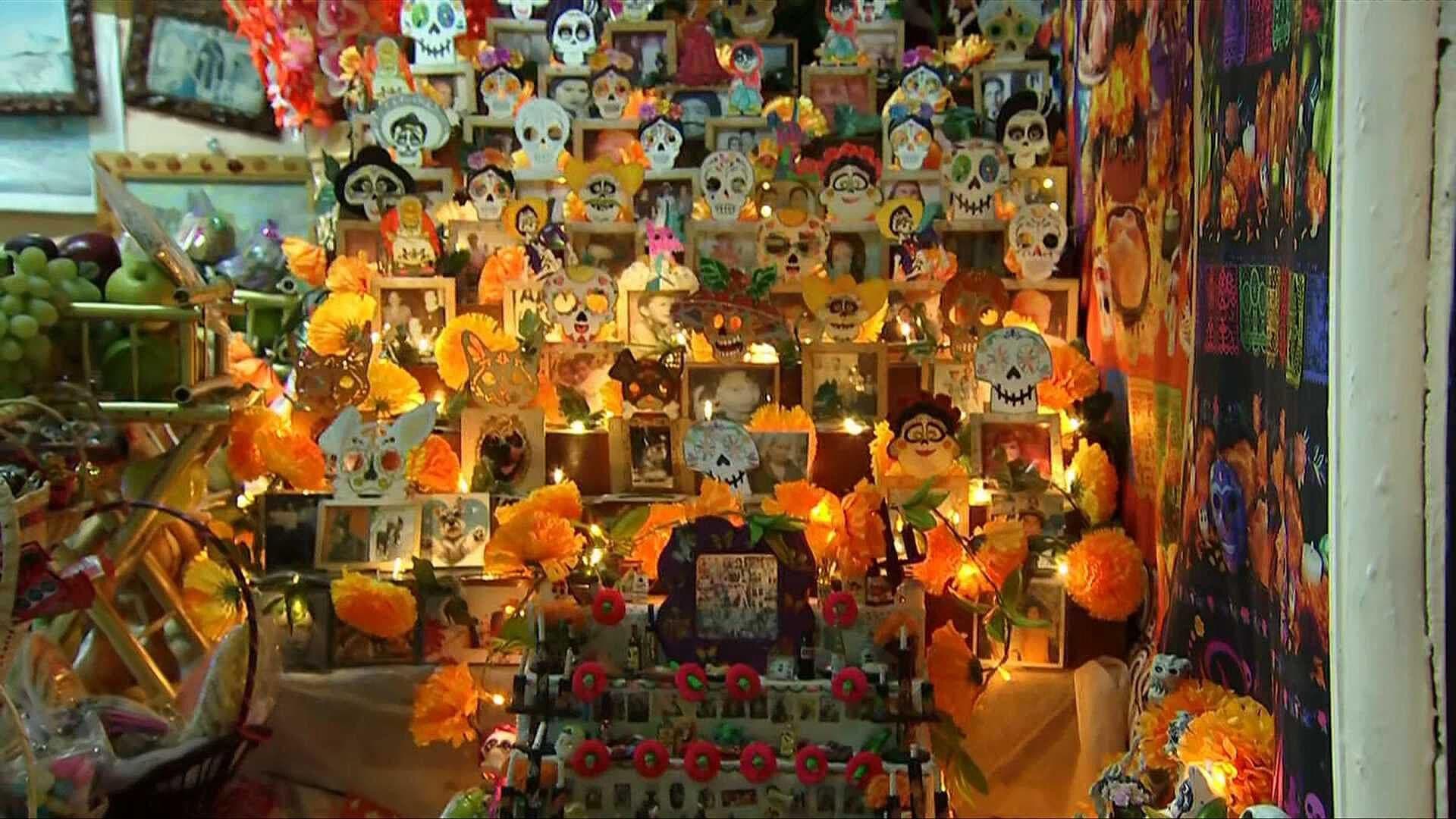 Turistas Comienzan a Llegar a Mixquic para Disfrutar de las Ofrendas por el Día de Muertos