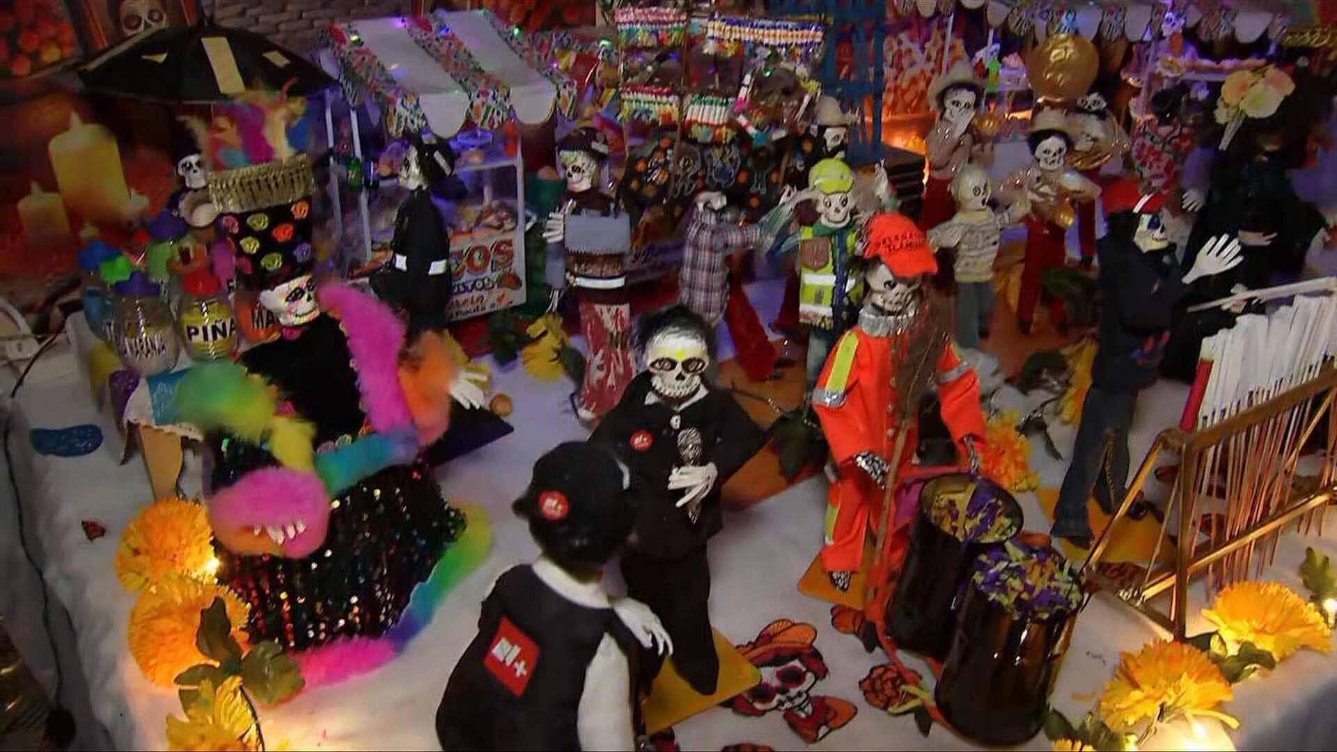 Así es la Casa Ofrenda de Mixquic con 250 Calaveritas, Catrines y Veladoras para cada Recuerdo