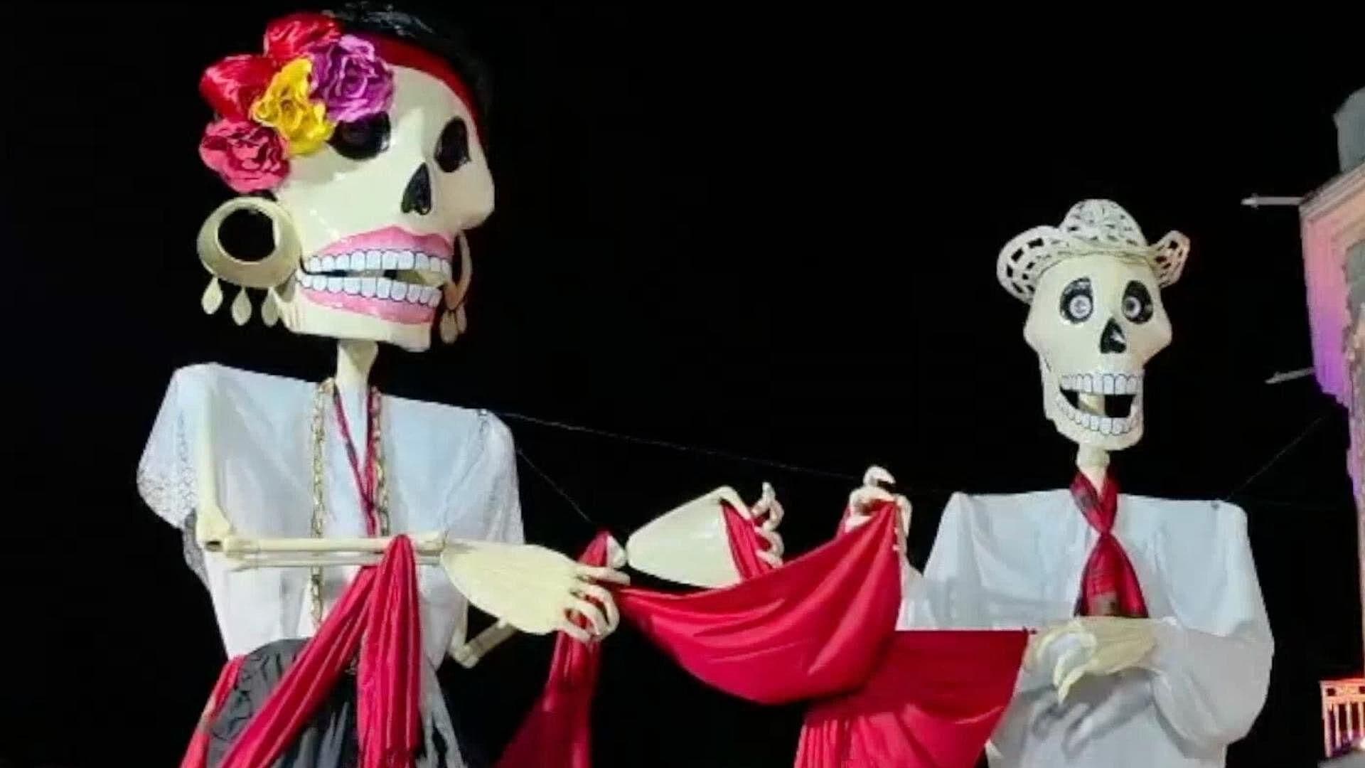 Así Lucen las Catrinas Gigantes Instaladas en Coatepec, Veracruz