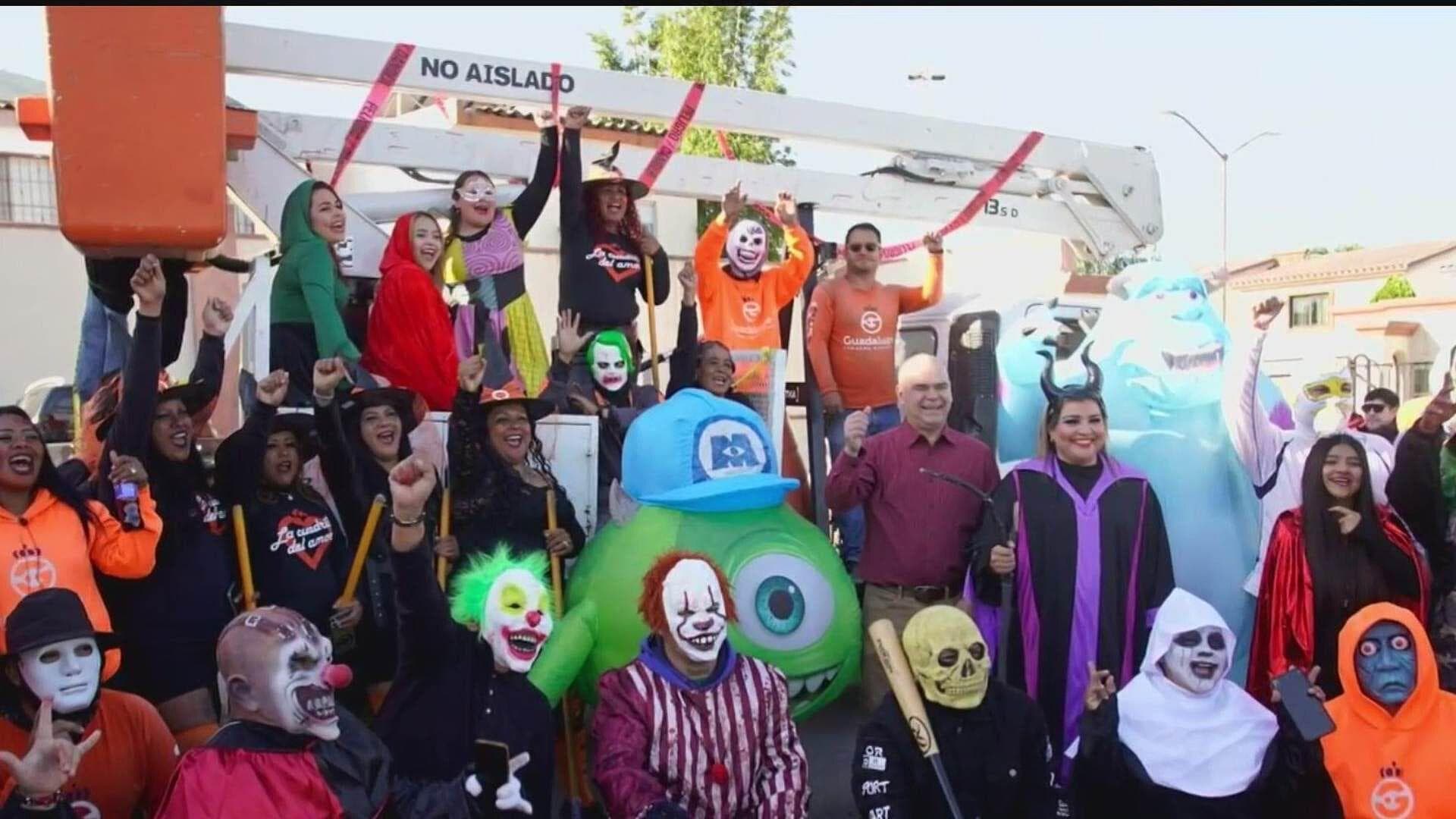 Limpian La Ciudad Disfrazados por Halloween Trabajadores de Servicios Primarios en Guadalupe