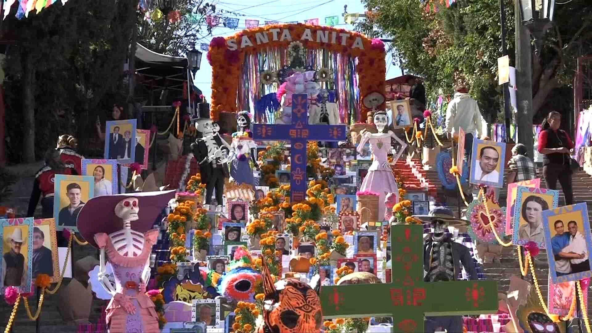 Monumental Altar de Muertos en Santa Anita, Saltillo: Uno de los Más Grandes de México