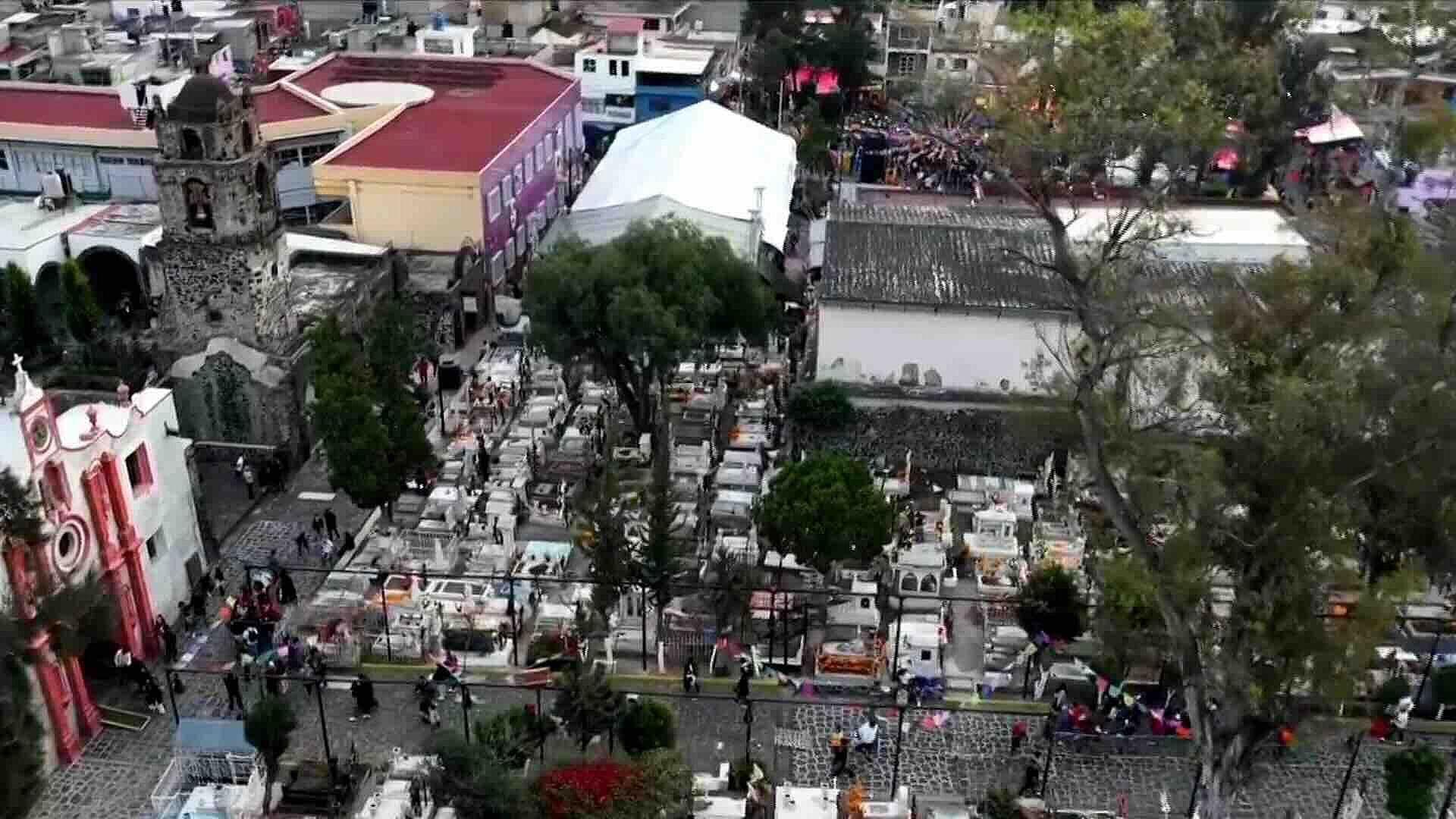 San Andrés Mixquic Preserva Tradición y Celebra el Día de Muertos con Altares y Ofrendas