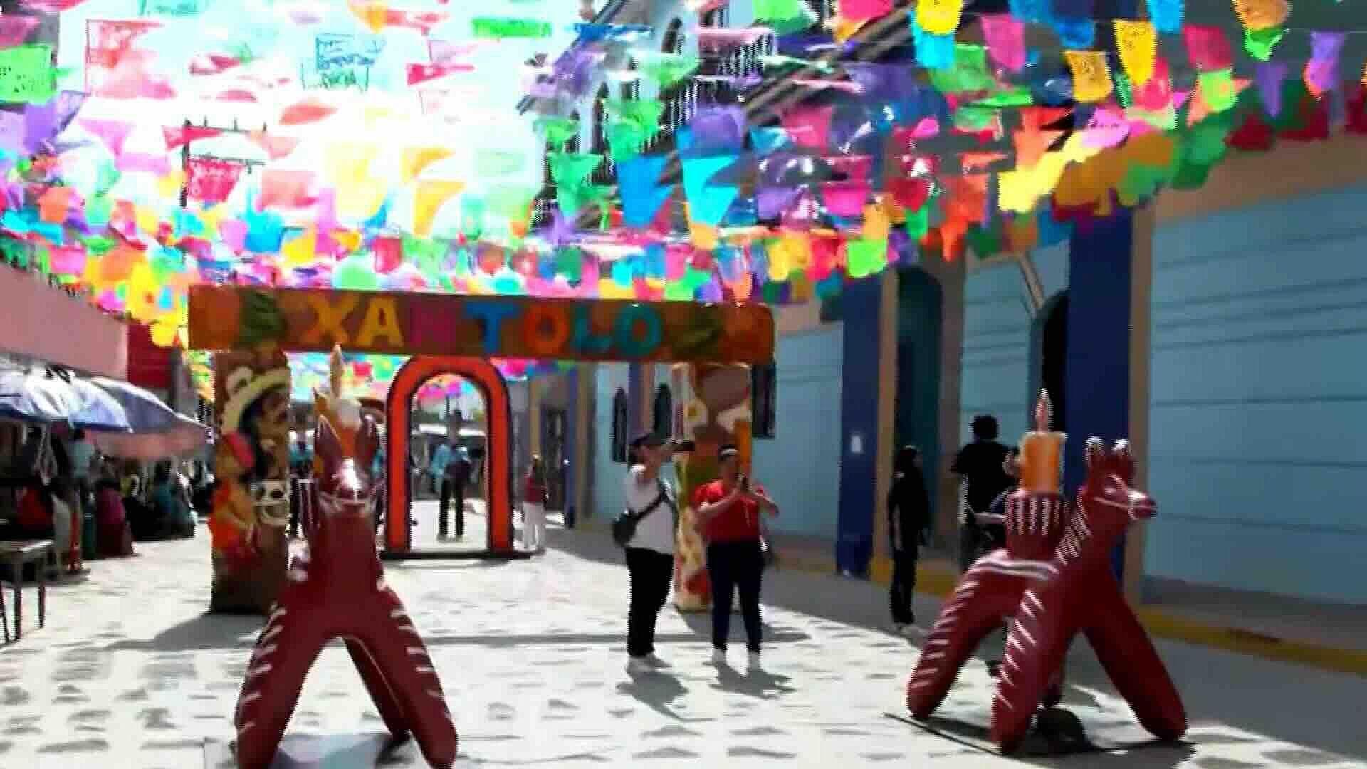Cadrillas Bailan en Celebración de Xantolo, Día de Muertos en Nahuat, Tantoyuca, Veracruz