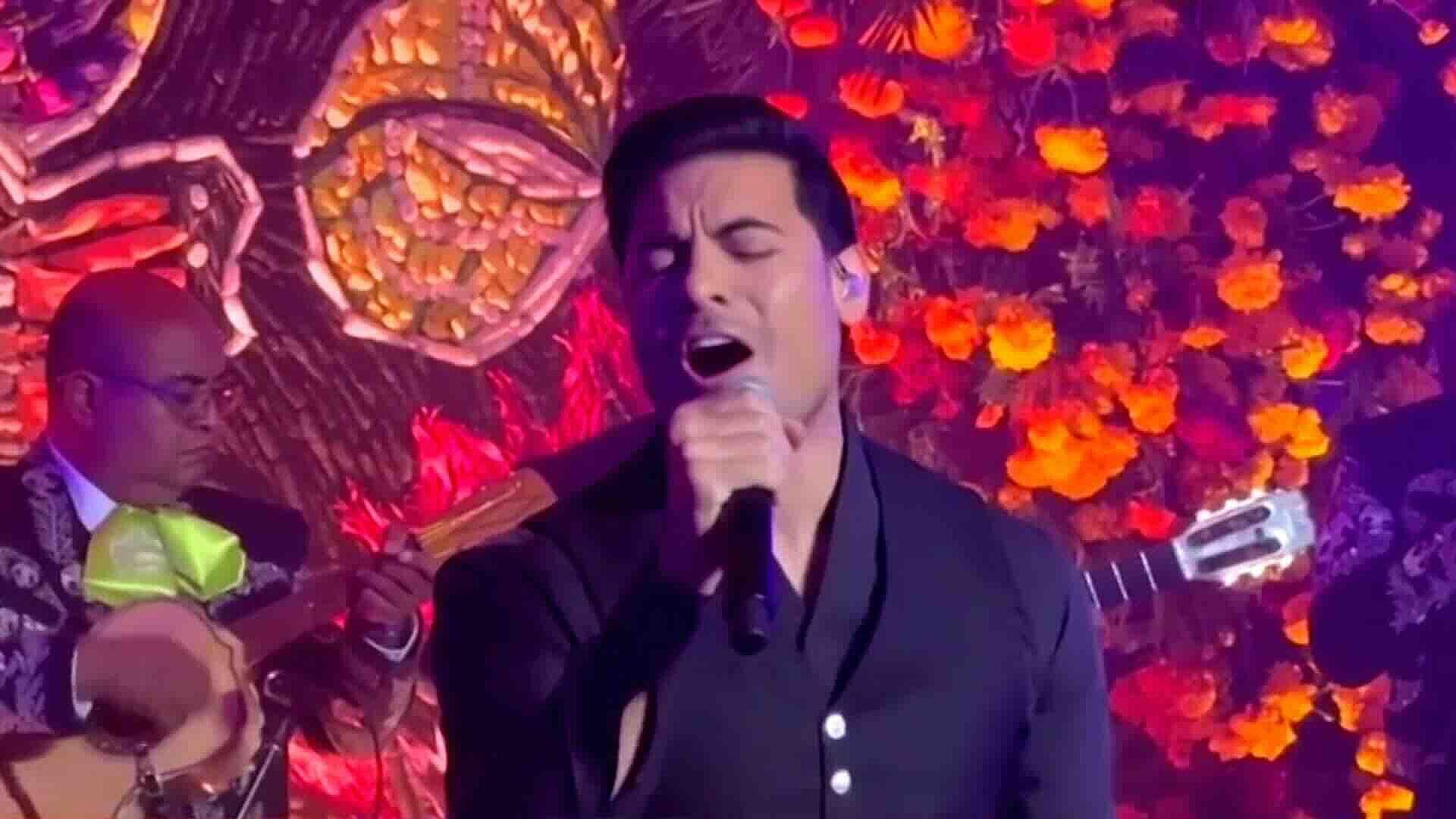 Rosalía, Alex Fernández y Carlos Rivera Sorprenden en México con Música y Tradición
