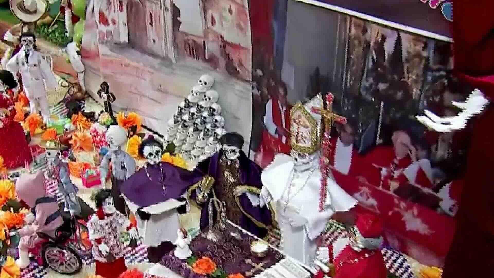 Lupita Crea Figuras de Día de Muertos con Detalle en San Andrés Mixquic, CDMX