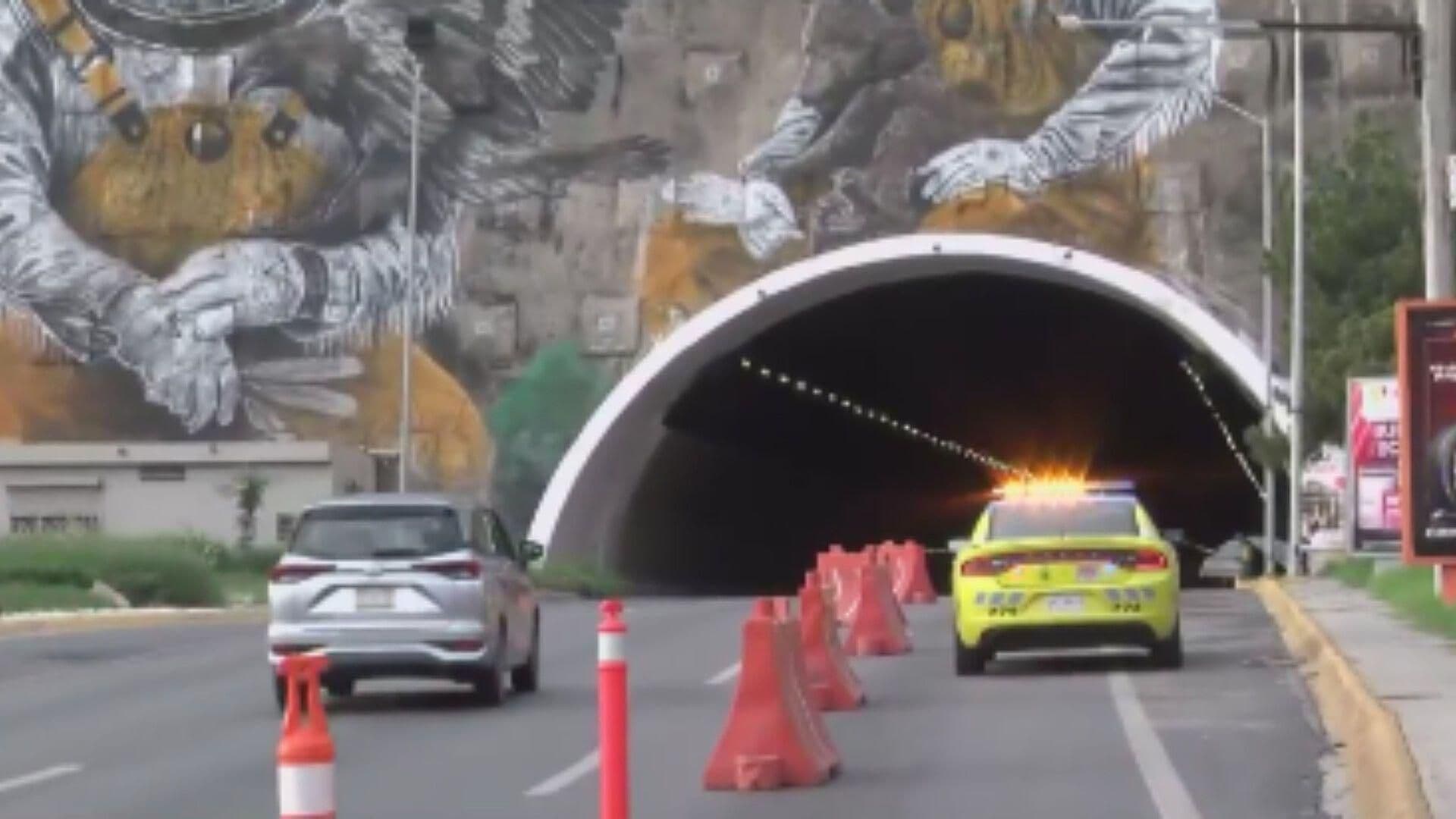 Carril de Túnel Loma Larga Continua Cerrado