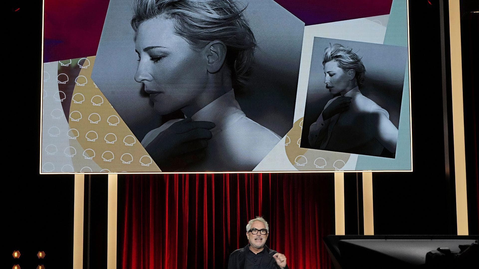 Alfonso Cuarón Entrega a Cate Blanchett el Premio Donostia en el Festival de Cine de San Sebastián