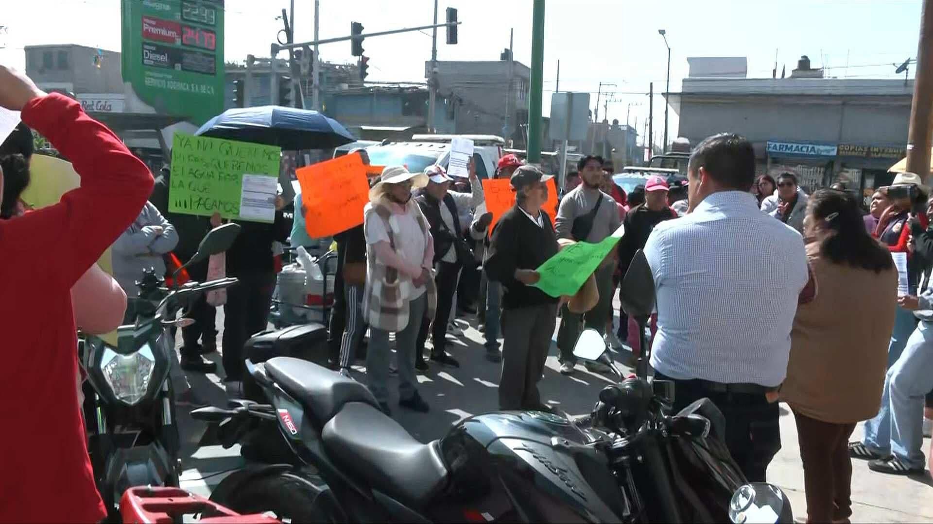 Vecinos Protestan Frente a ODAPAS Chimalhuacán, Edomex; Exigen Agua Potable