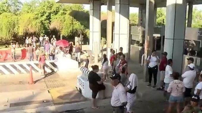 Habitantes de Pánuco Toman Caseta de Cobro Número 14