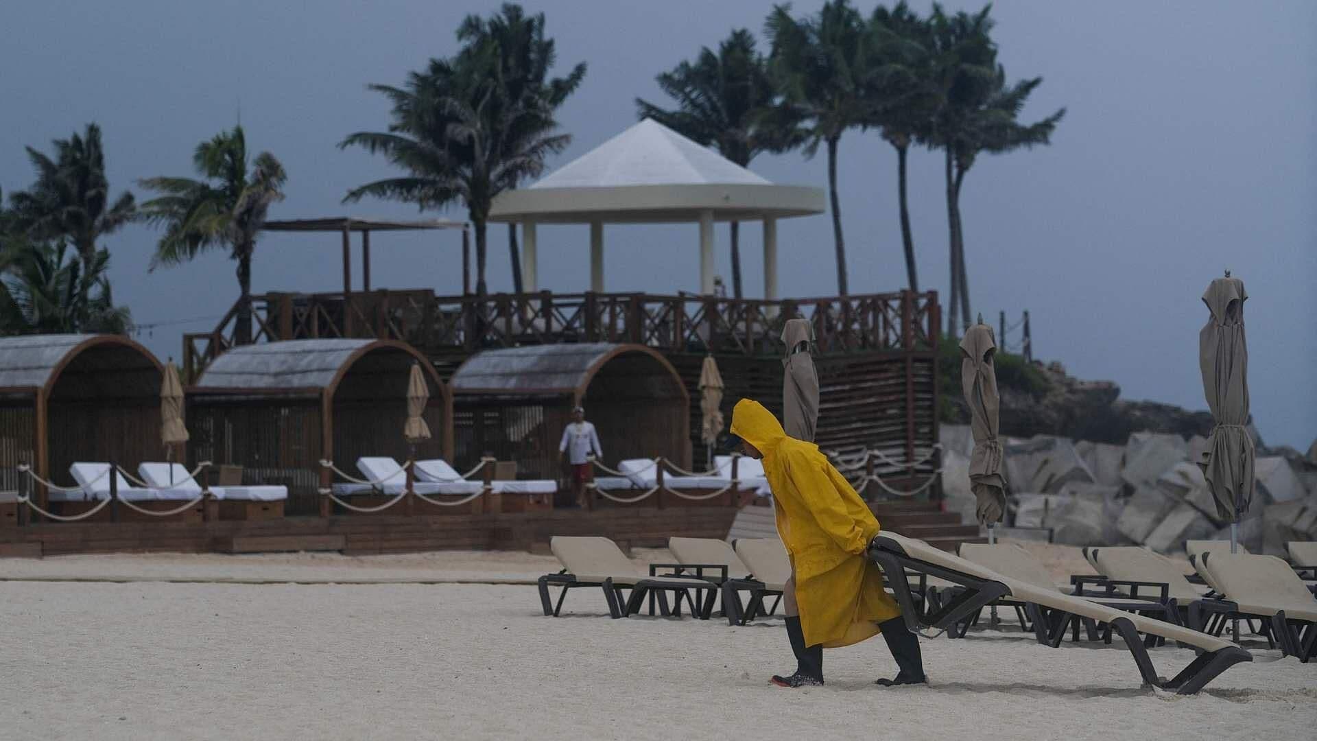 Cancún Resiente las Intensas Lluvias por Helene: Marina Resguarda Zona de Playa