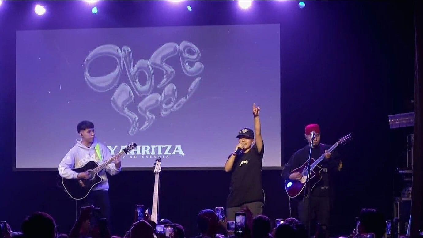 Yahritza y Su Esencia Piden Perdón a Mexicanos Durante Concierto