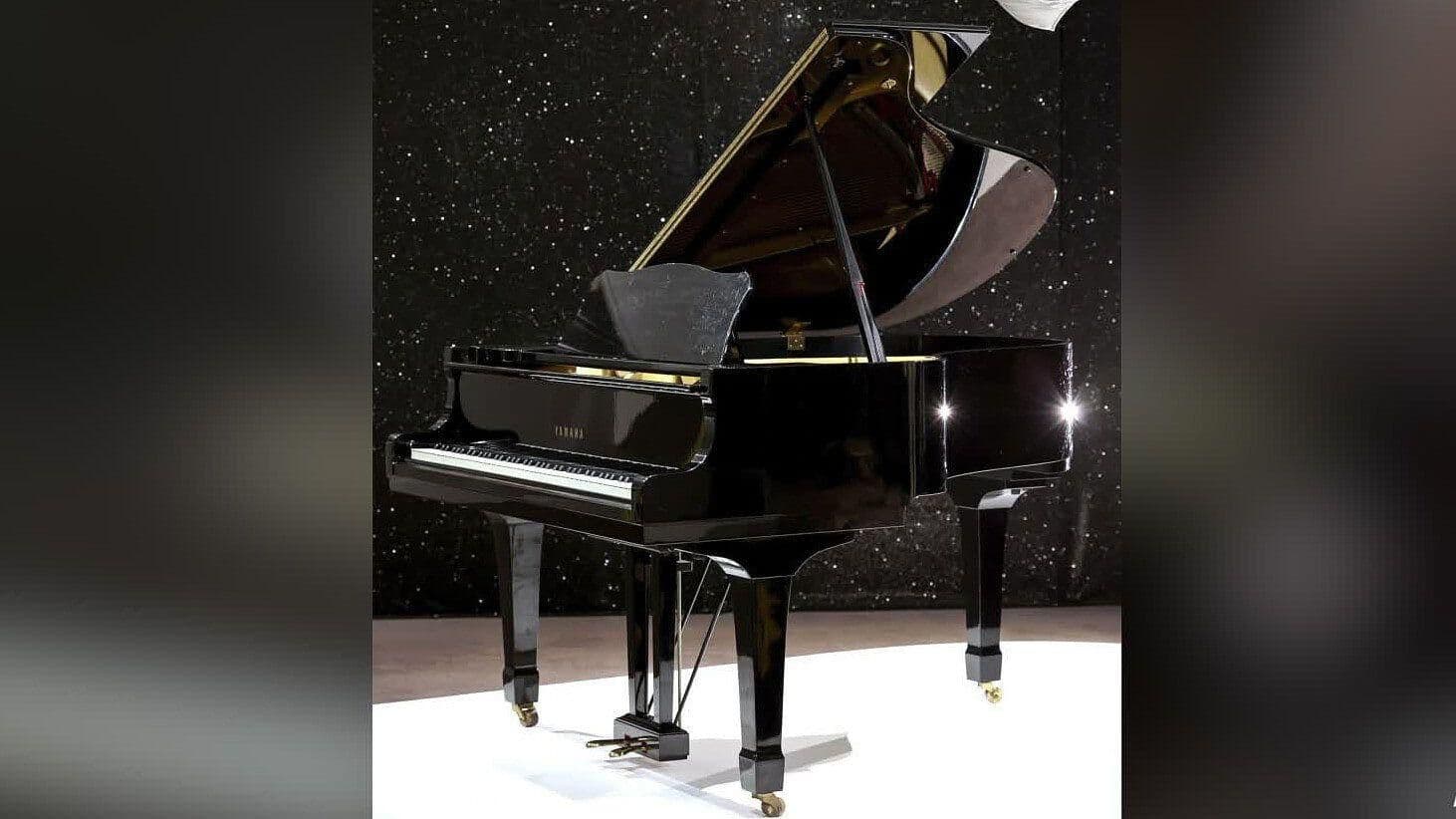 Piano de Freddie Mercury Fue Subastado por 2.2 MDD