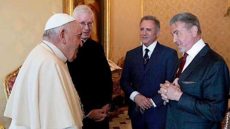¿Le Falta Más Bax? Sylvester Stallone Se Reúne con el Papa Francisco