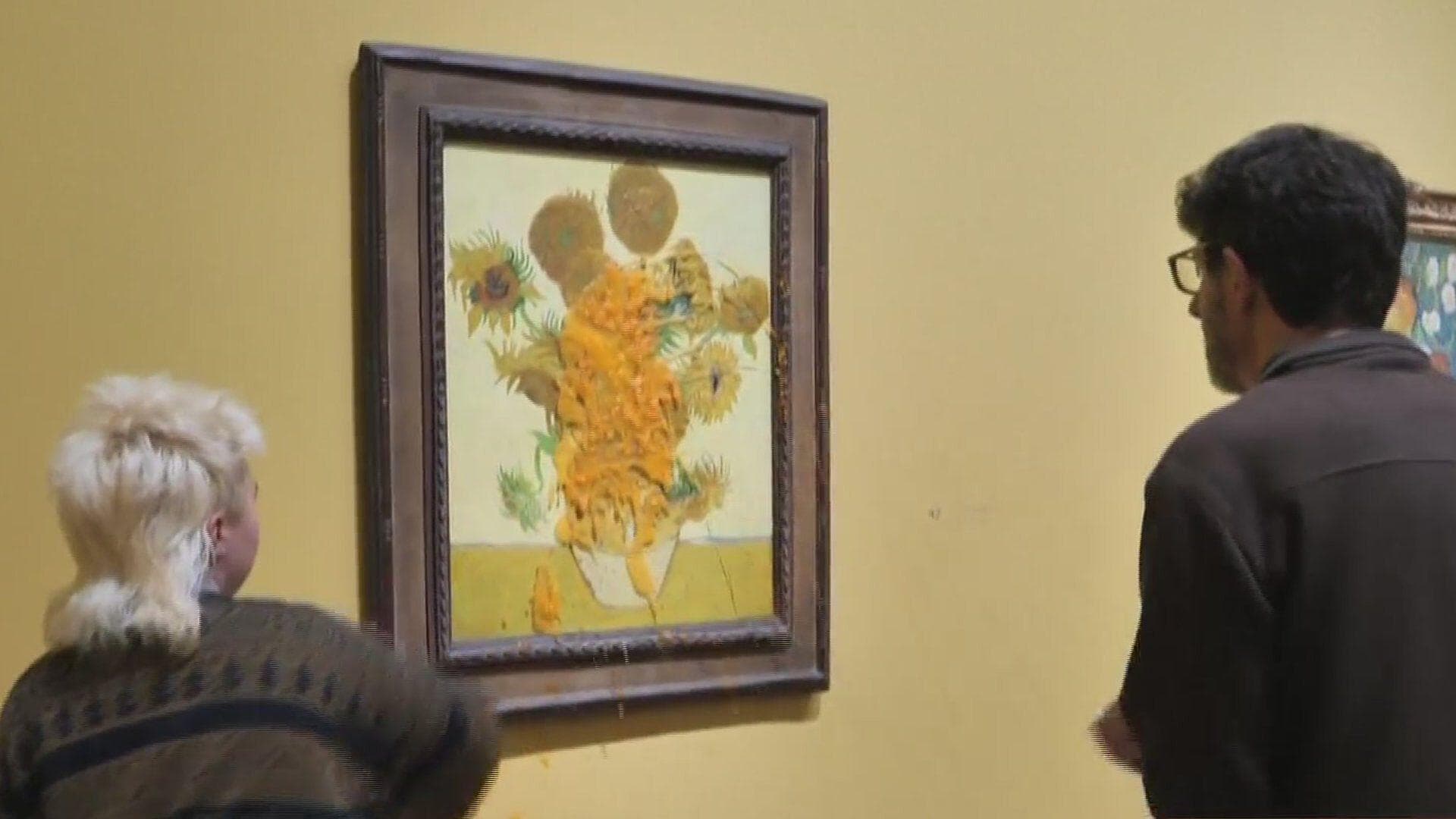 Ambientalistas Vuelven a Lanzar Sopa a 'Los Girasoles' de Van Gogh