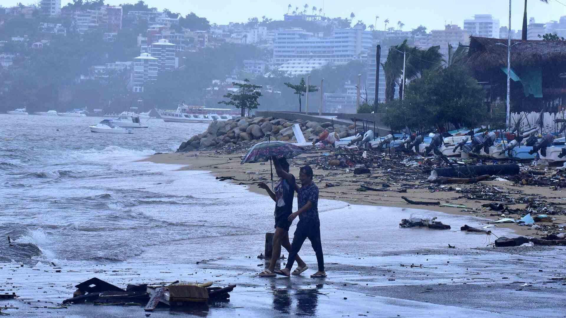 "Hay Mucha Gente Atrapada en Zona Diamante por John": Habitante de Acapulco