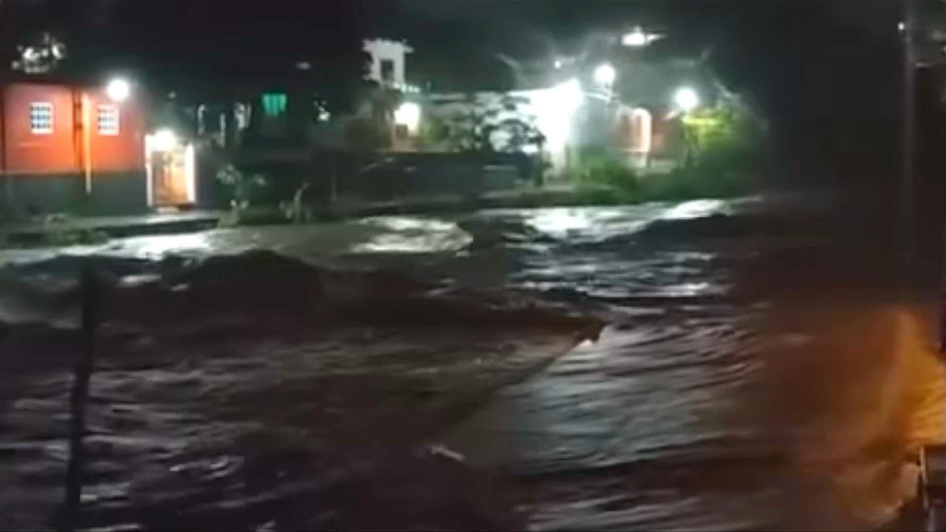 Así Se Desbordó Río Tepango en Santiago Tuxtla, Veracruz