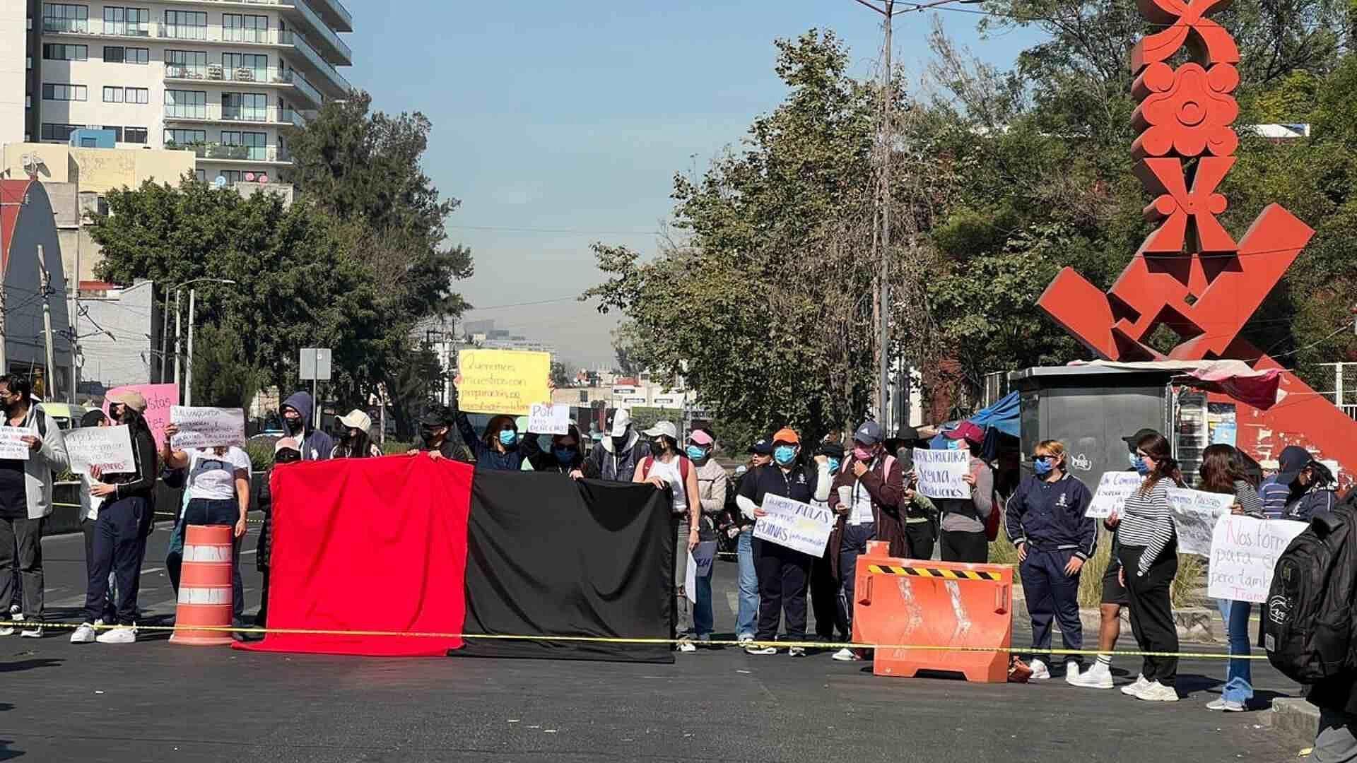 Estudiantes Bloquean la Calz. México-Tacuba en Alcaldía Miguel Hidalgo, CDMX