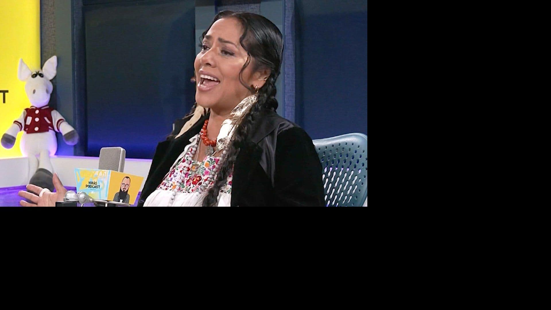 La Cueva de Álvaro: Lila Downs nos Canta a Capela "Dos Corazones"