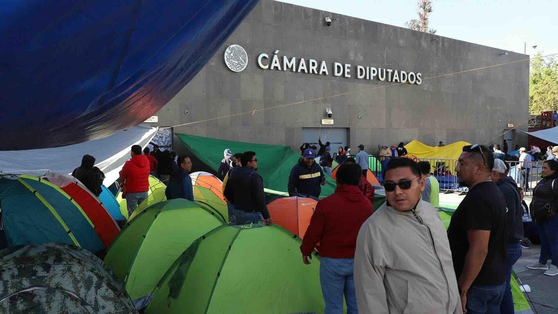 CNTE Empieza a Levantar Campamento tras 48 Horas de Protestas en San Lázaro