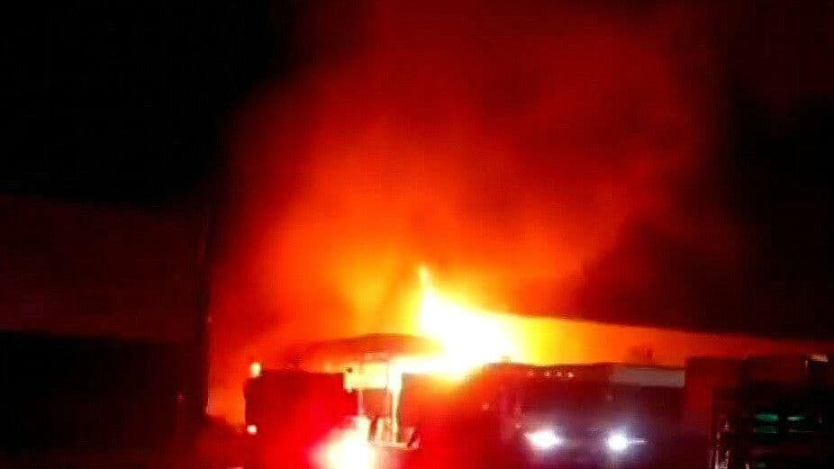 Video | Se Incendia Fábrica y Pipa en Parque Industrial Regio