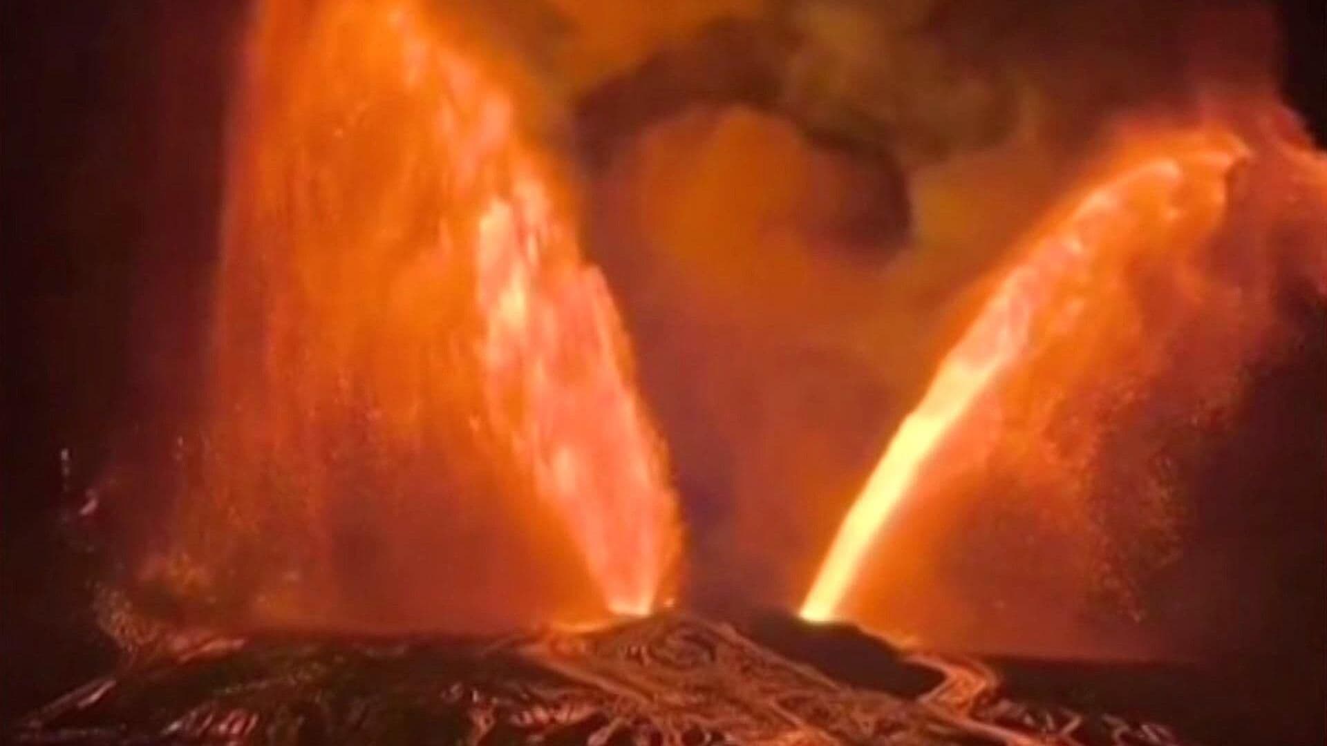 Video: Volcán Kilauea Lanza Fuentes de Lava de Más de 450 Metros y Forman un ‘Ala’