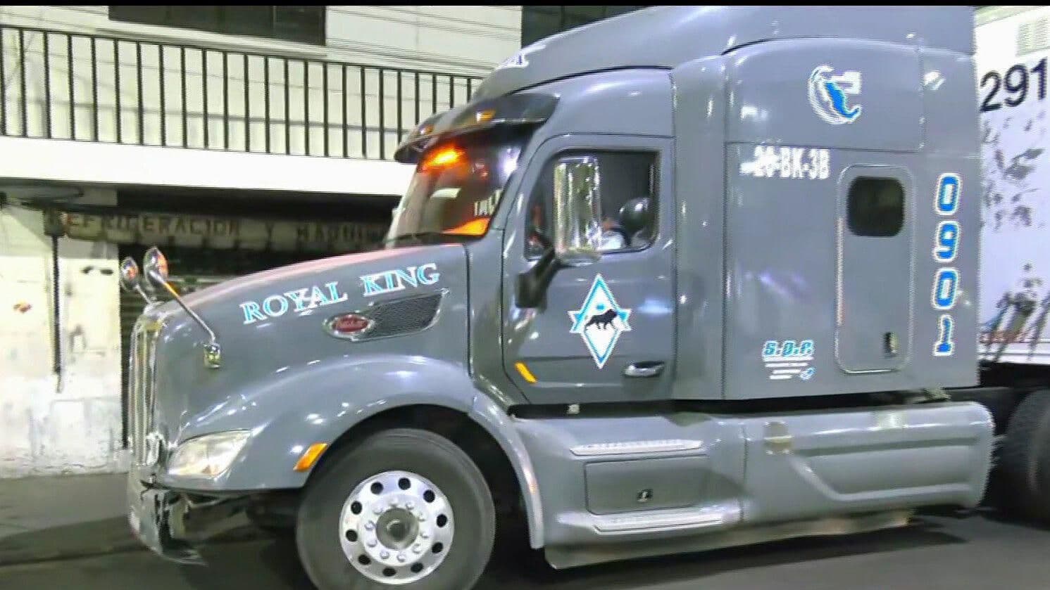Chocan Tráiler y Camioneta en Viaducto y Circuito Interior, CDMX