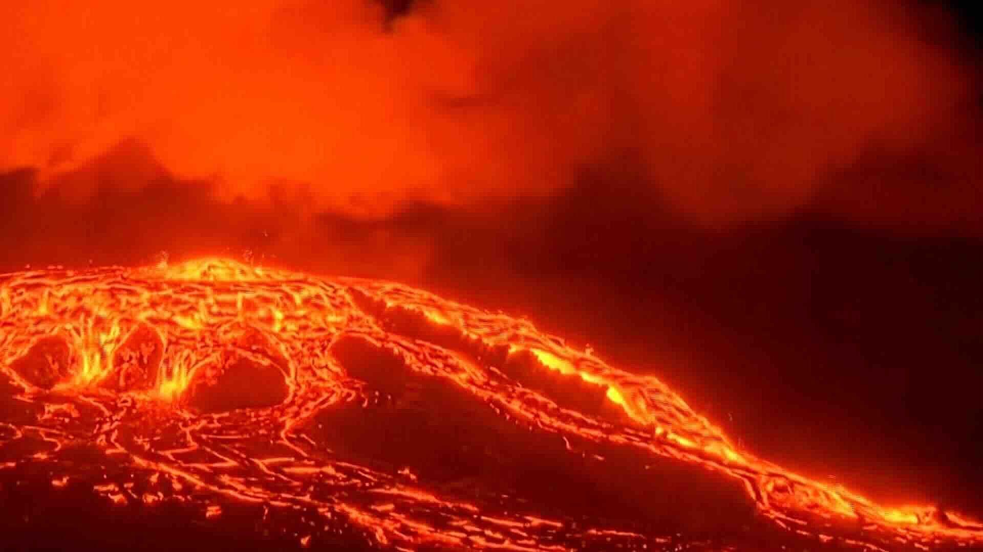 Erupción del Kilauea Ilumina el Cielo con Fuentes de Lava de Hasta 110 Metros