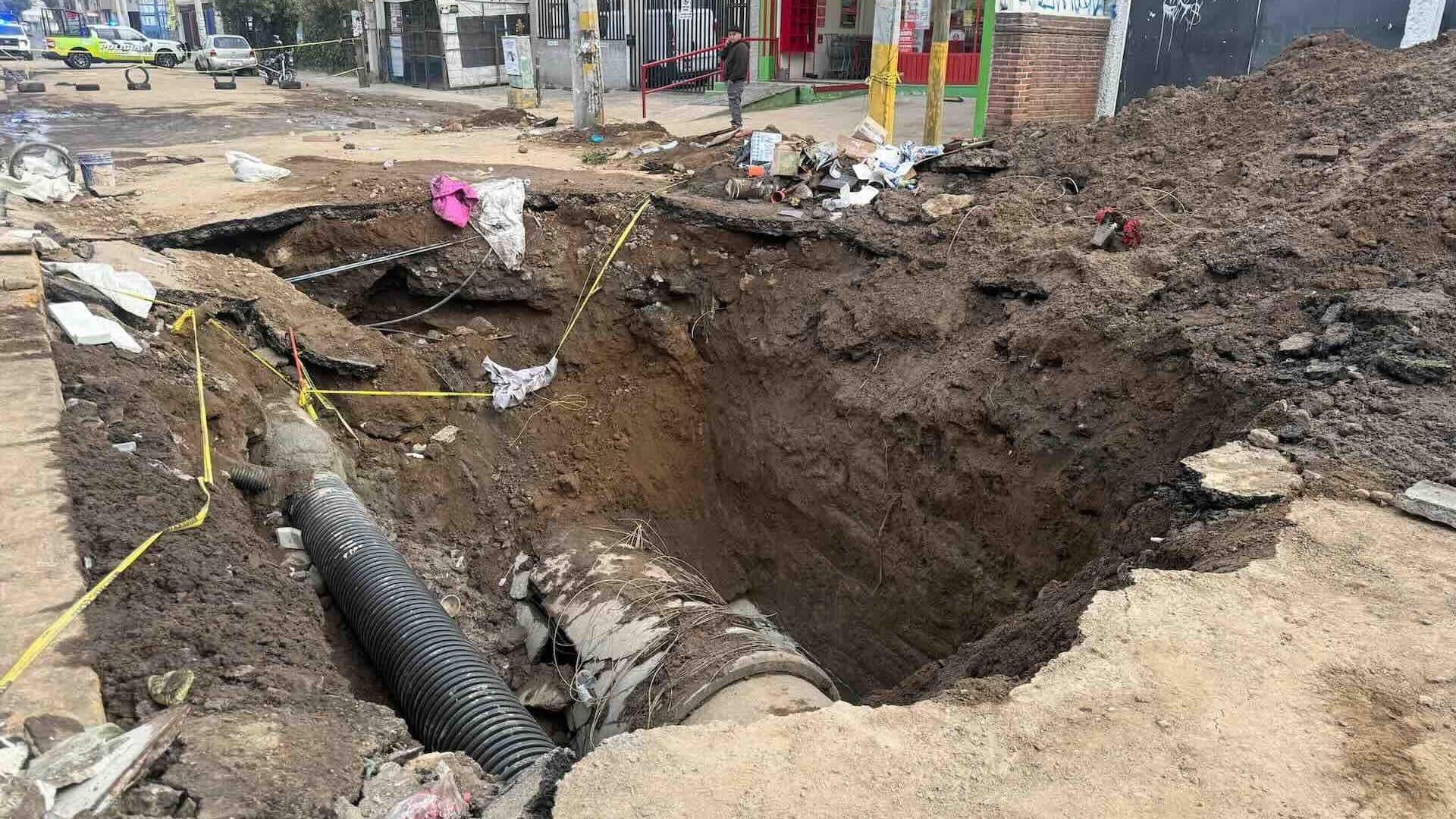 Mega Fuga en Avenida Manzana Afecta 25 Casas y Deja Reparaciones de 72 Horas en Atizapán, Edomex