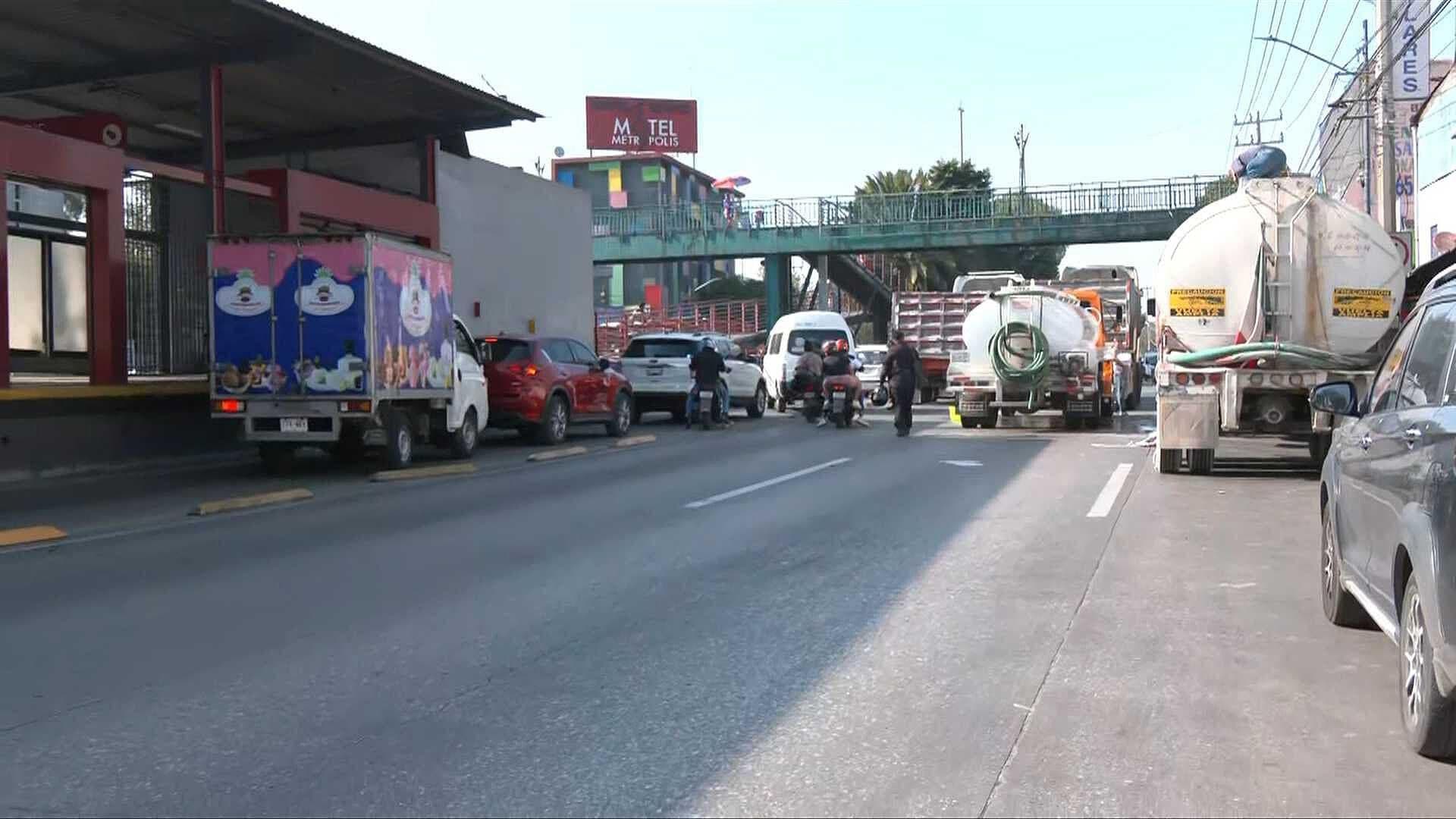 Transportistas Retiran Bloqueo de Casi 10 Horas en Vía López Portillo en Ecatepec, Edomex