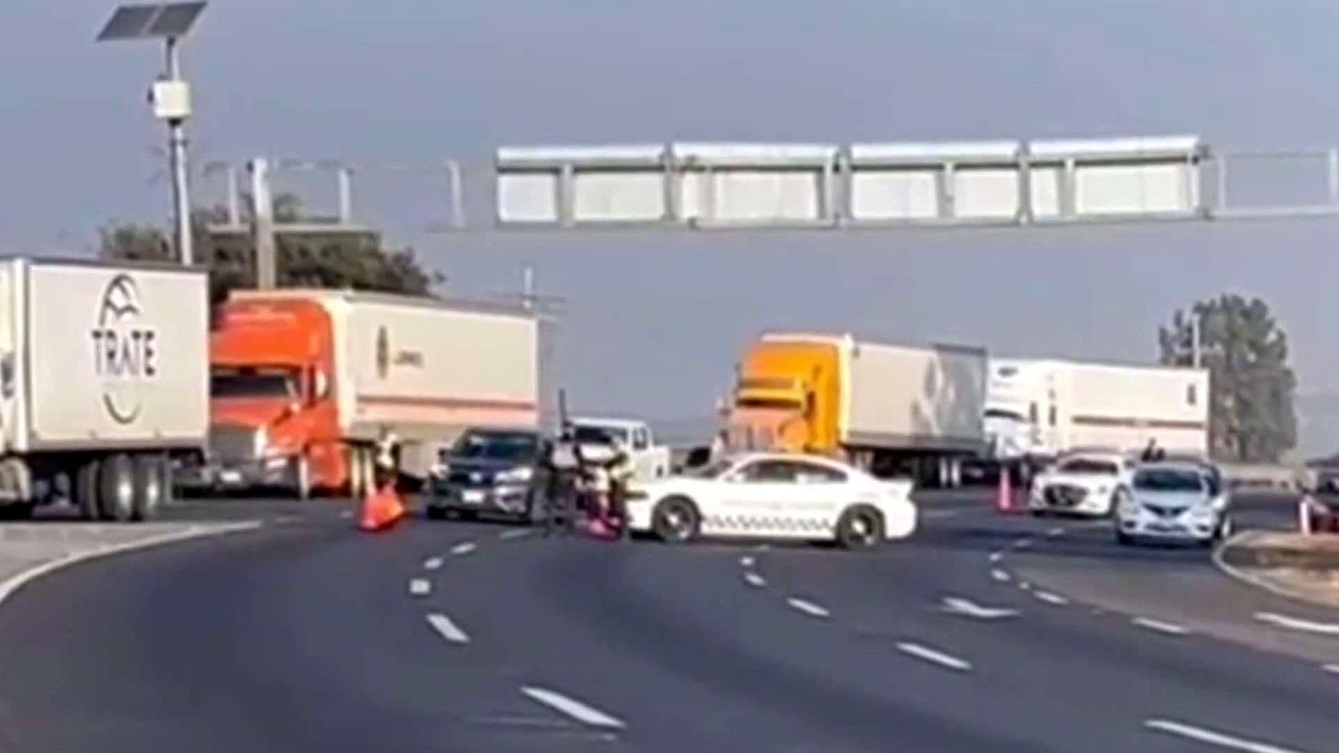 Transportistas Realizan Mega Bloqueo Hoy: Cierran Caseta de Palmillas en la México-Querétaro