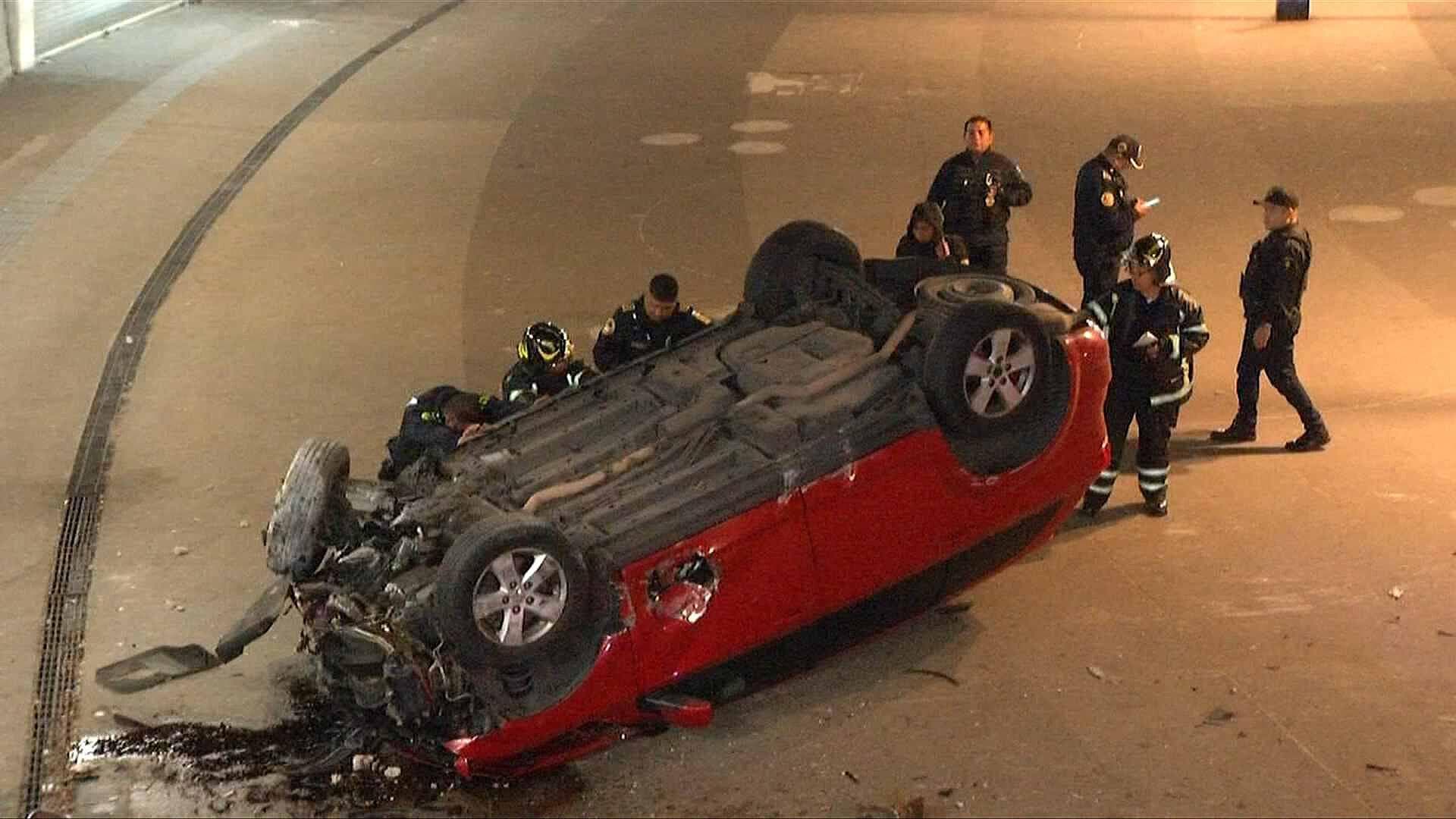 Camioneta Sale Volando en la Glorieta de Insurgentes, en la CDMX; Conductor "Desaparece"
