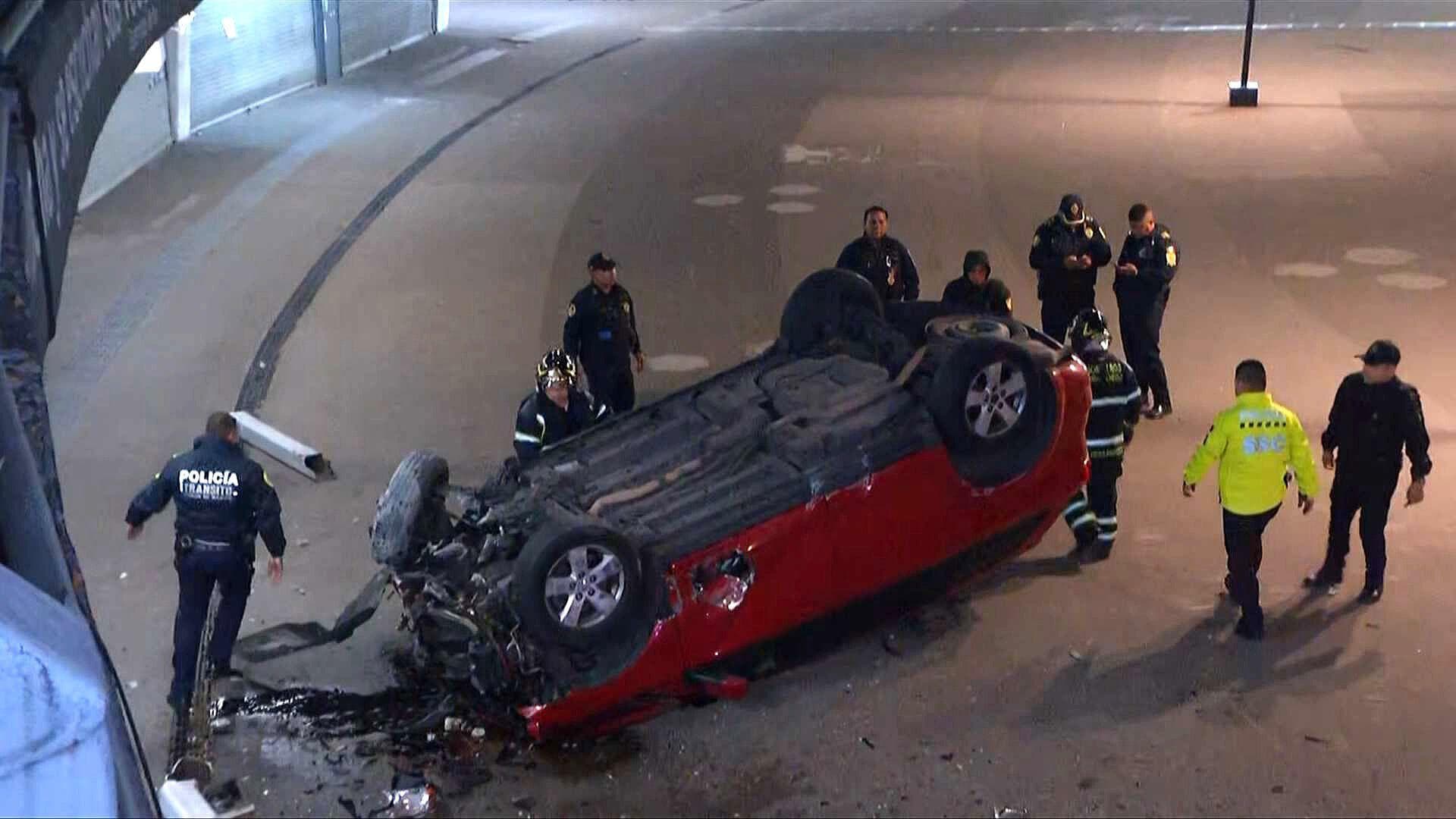 Auto sale ‘Volando’ de la Glorieta de Insurgentes durante Choque en CDMX