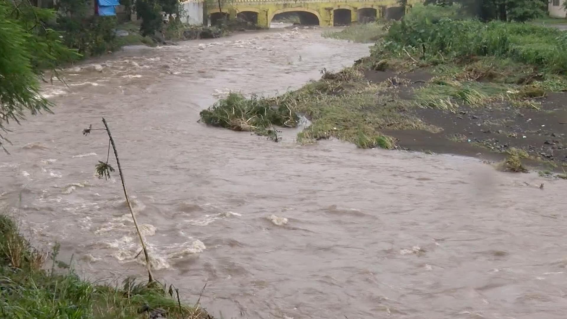 Reportan Comunidades Inundadas en los Tuxtlas por Desbordamiento de Río
