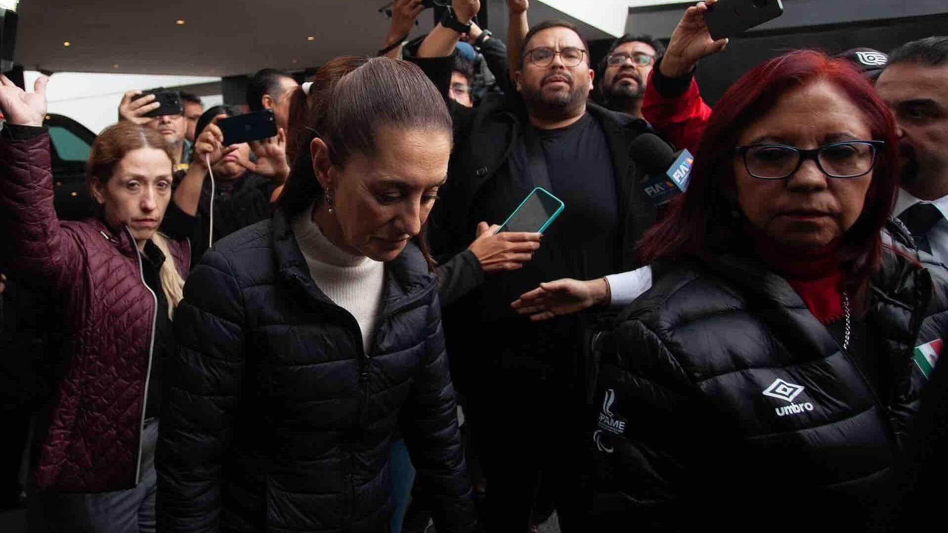 Sheinbaum Acude a Funeraria para Despedir a Ifigenia Martínez