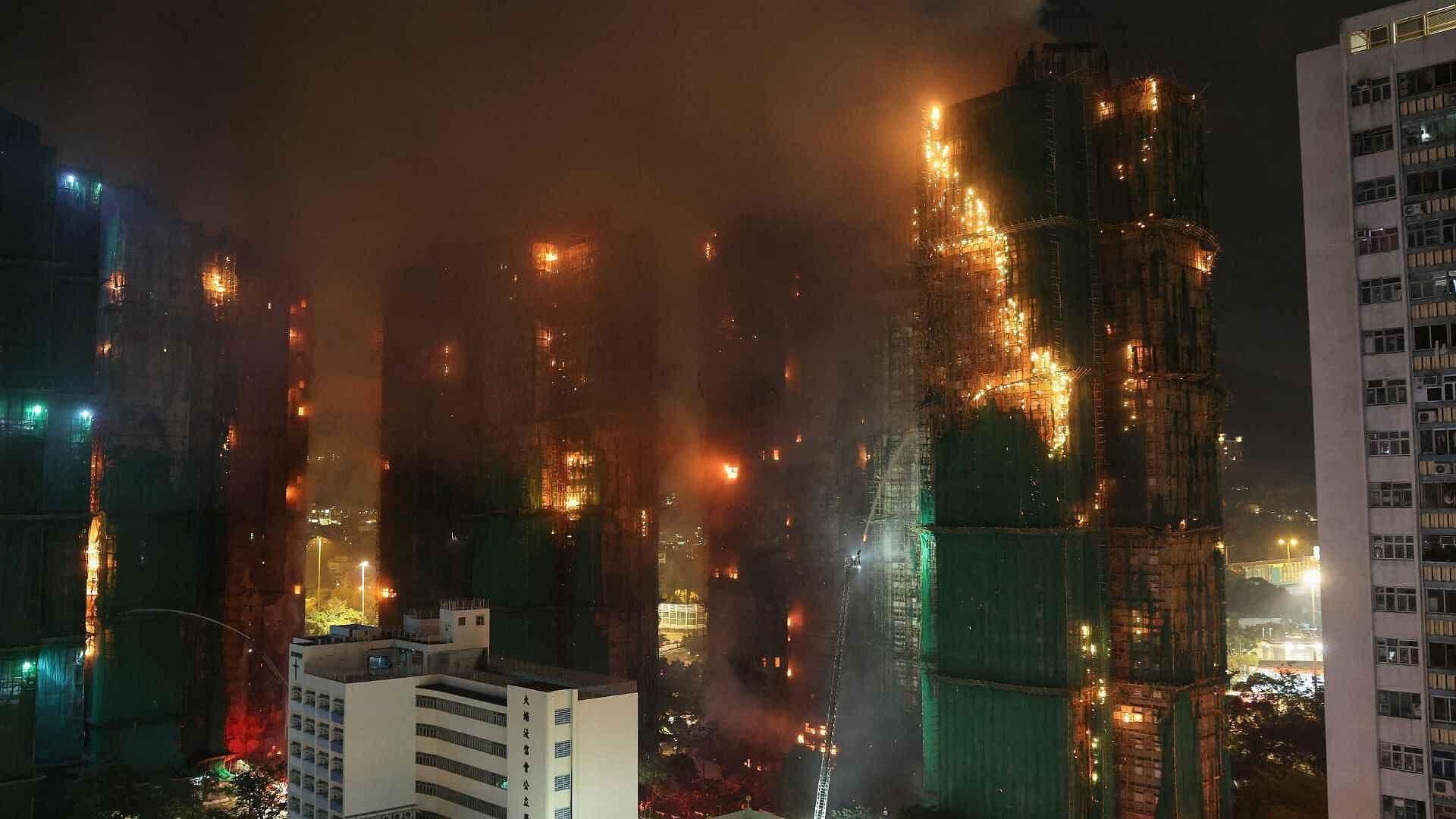 VIDEO | Tragedia en Hong Kong: Fuerte Incendio Consume Complejo Residencial