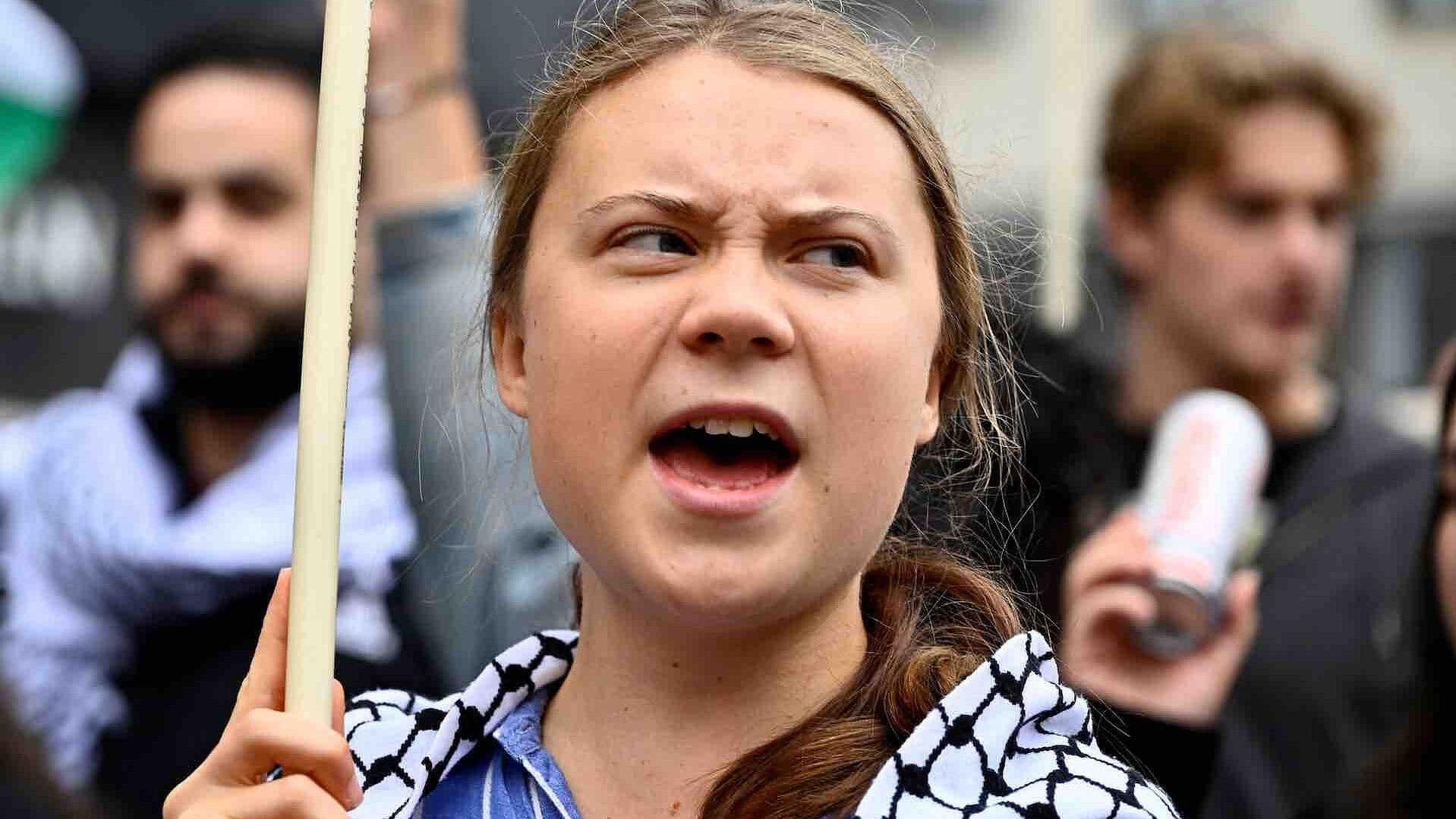 Greta Thunberg Detenida en Bruselas por Bloquear Vialidad en Protesta Climática