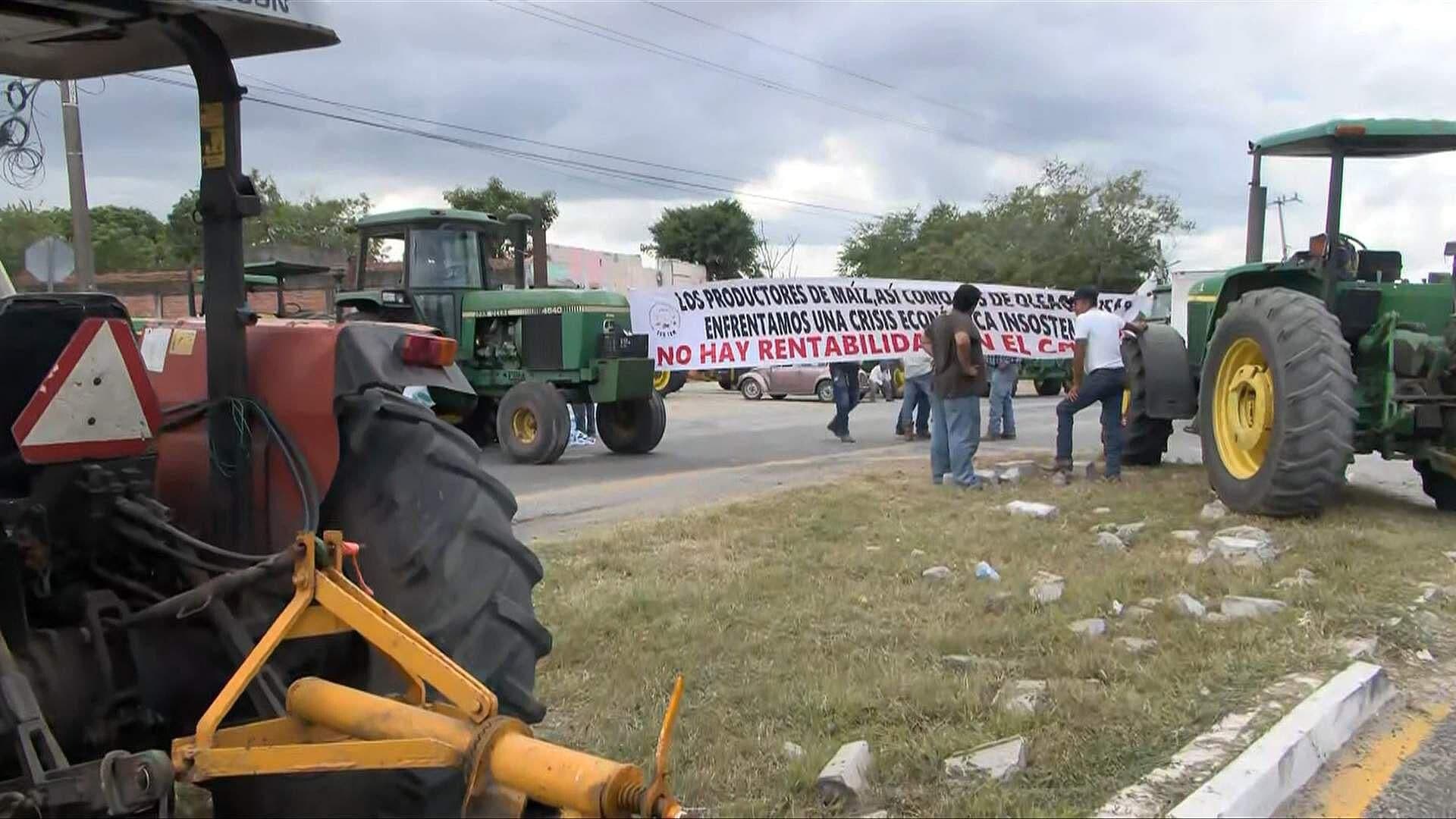 Agricultores que Bloquean la Carretera Tampico-Mante Darán Paso Intermitente a Automovilistas