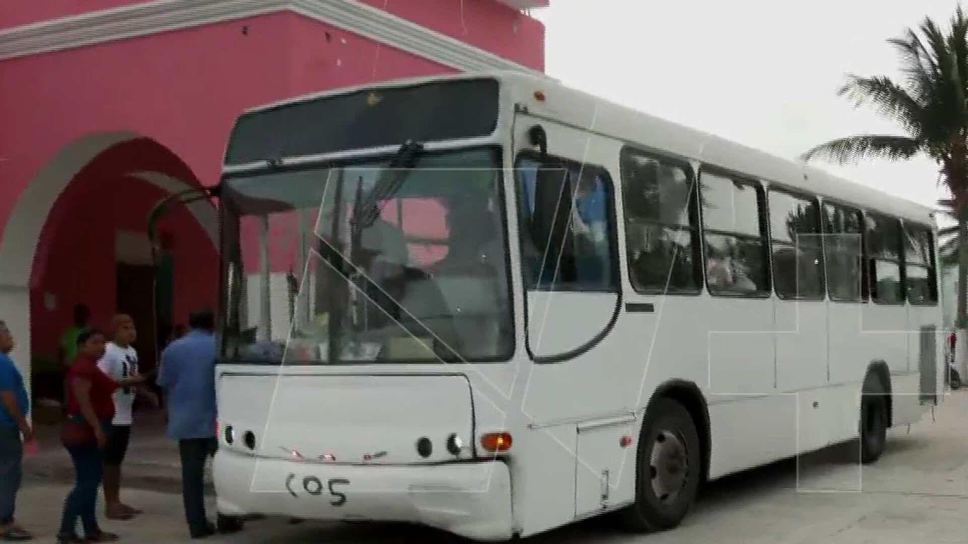Regresan Habitantes a Celestún Después del Paso de Miltón