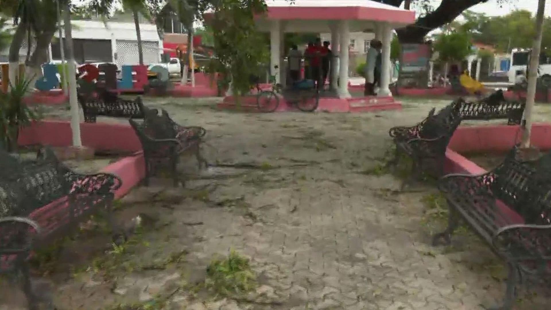 Cámaras de N+ Recorren Centro de Celestún Después de Huracán Milton en Yucatán