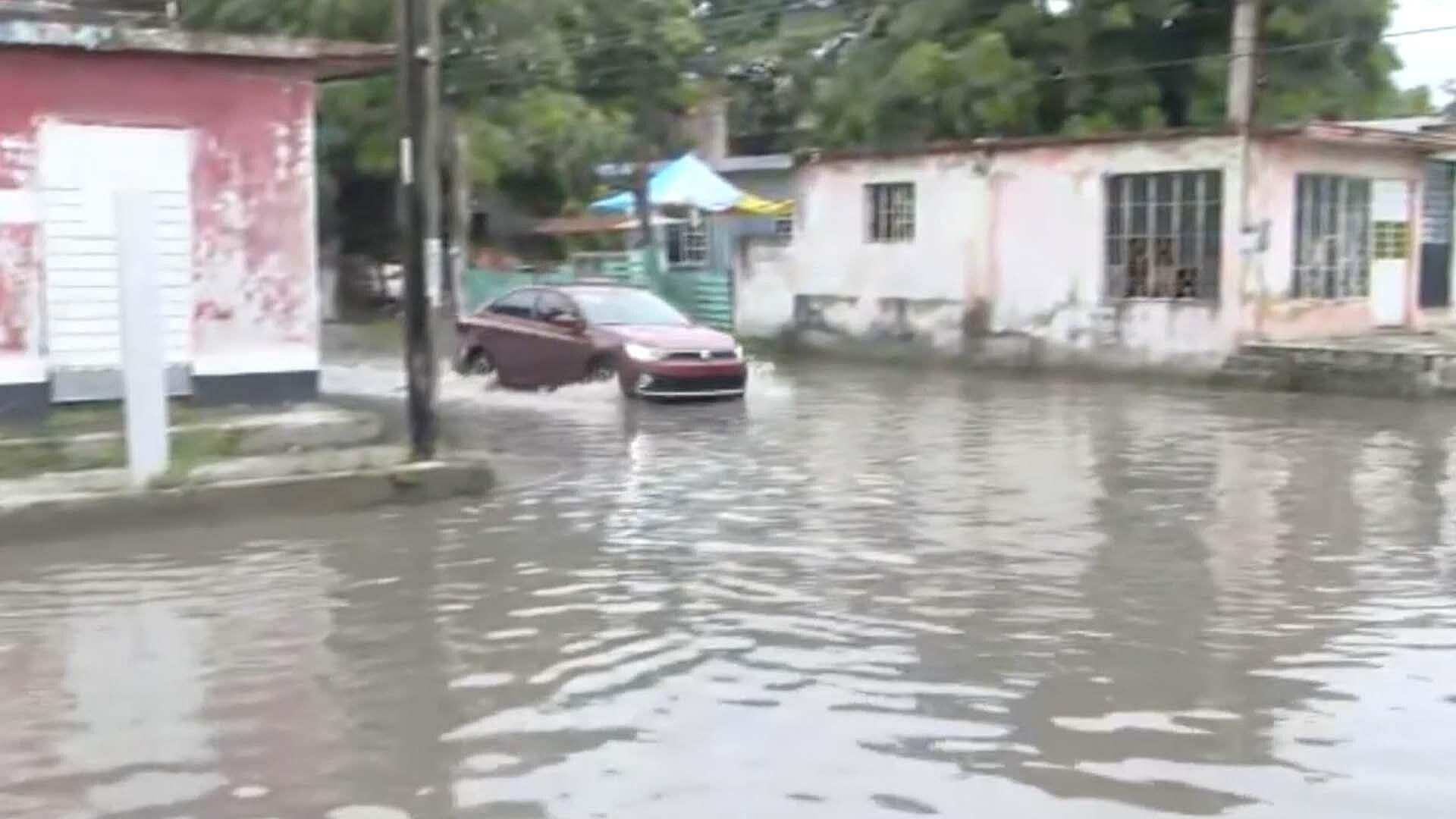 Registran Megafuga de Agua en Colonia Hipódromo de Ciudad Madero