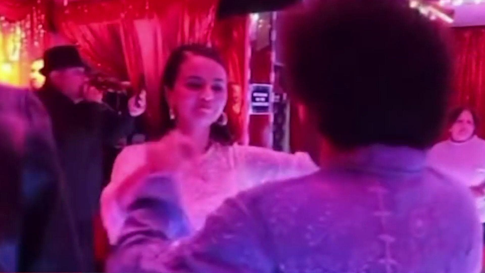 Selena Gomez y Benny Blanco Lo Saben: Así Bailan ‘El Tucanazo’