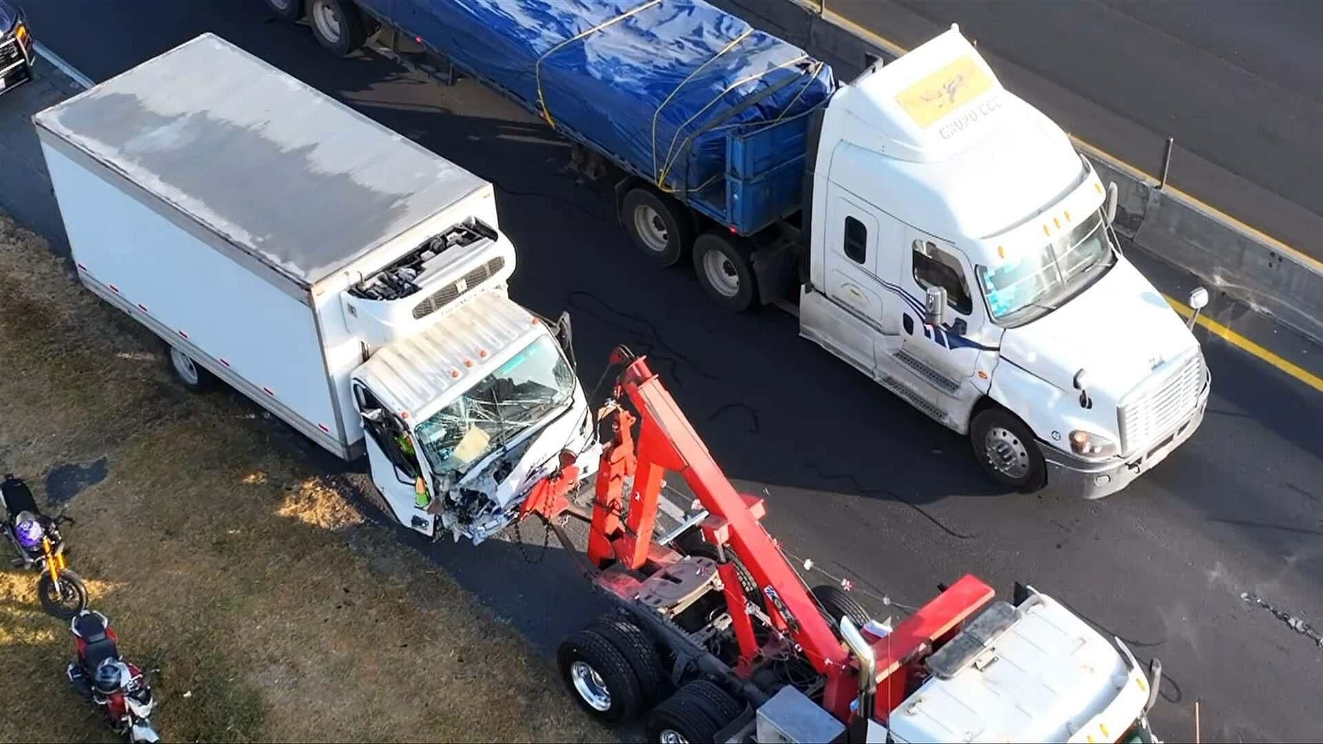 Accidente en Circuito Exterior Mexiquense Hoy: Así Quedó Camión por Volcadura