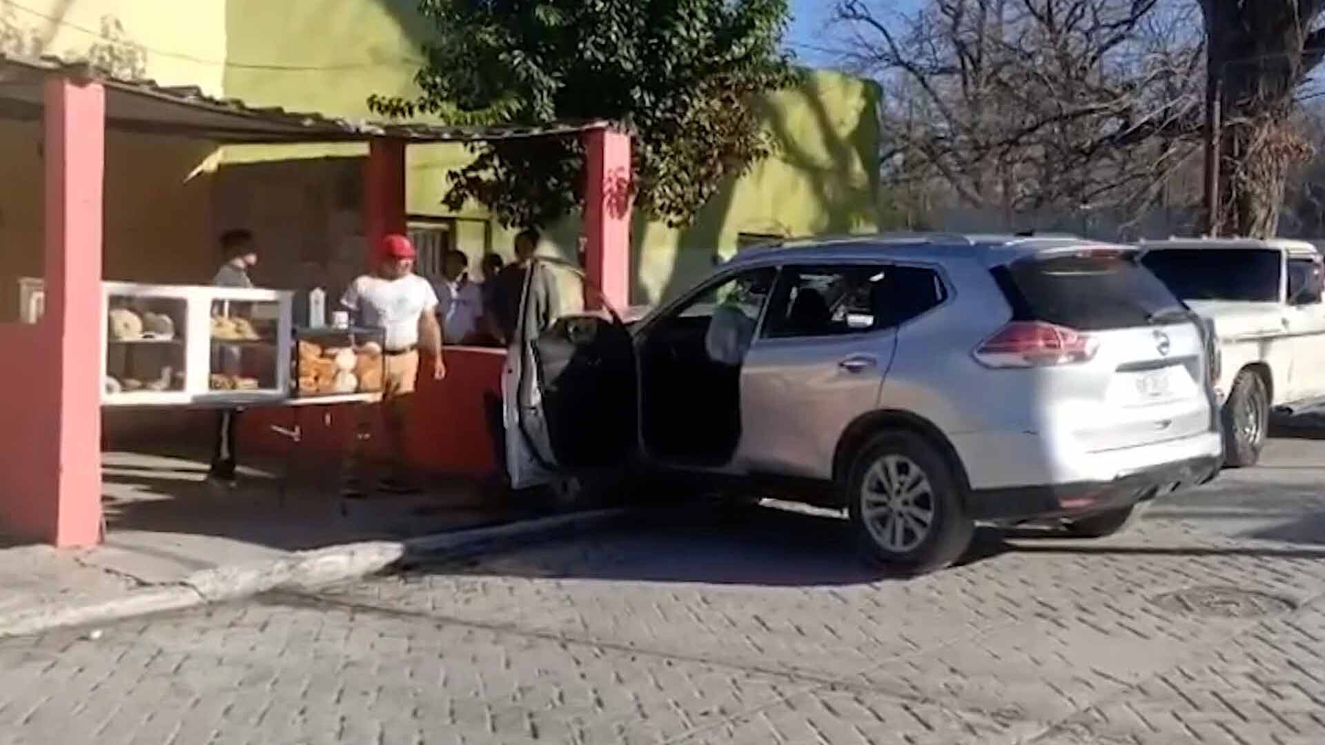 Mujer Choca su Camioneta Contra Panadería al Sur de Parras de la Fuente