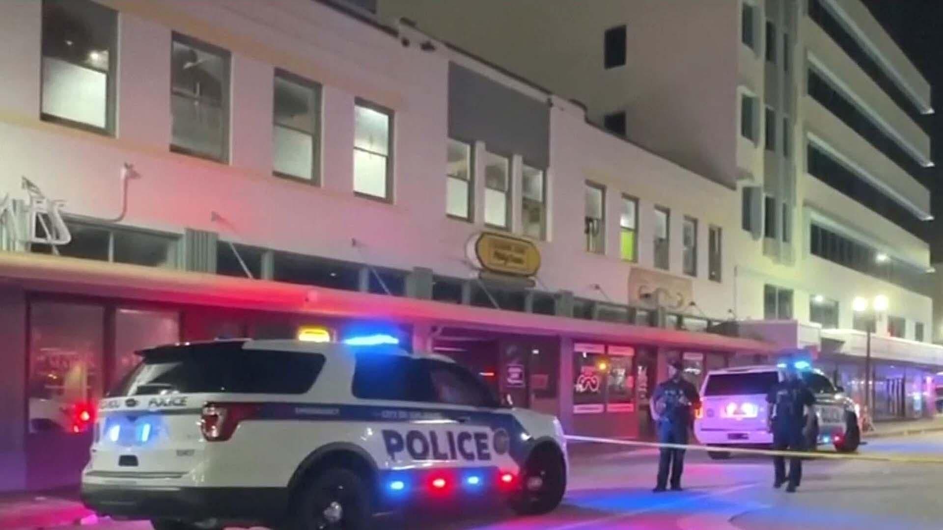 Dos Personas Mueren y Otras Seis Resultan Heridas en Tiroteo en Orlando, Florida