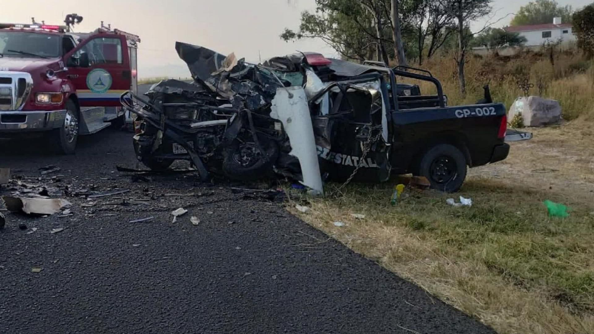 Mueren 2 Policías en Trágico Accidente Carretero en Jalostotitlán; Hay Otros 2 Oficiales Graves