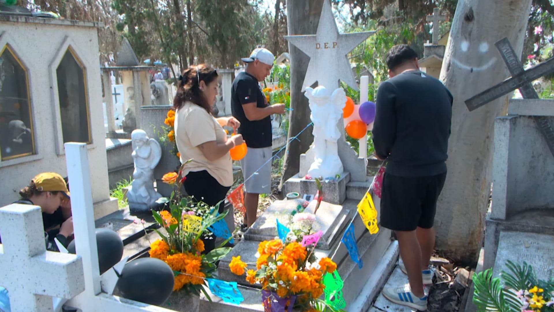 Desde Temprano, Potosinos Acudieron a los Panteones y Honrar a sus Familiares